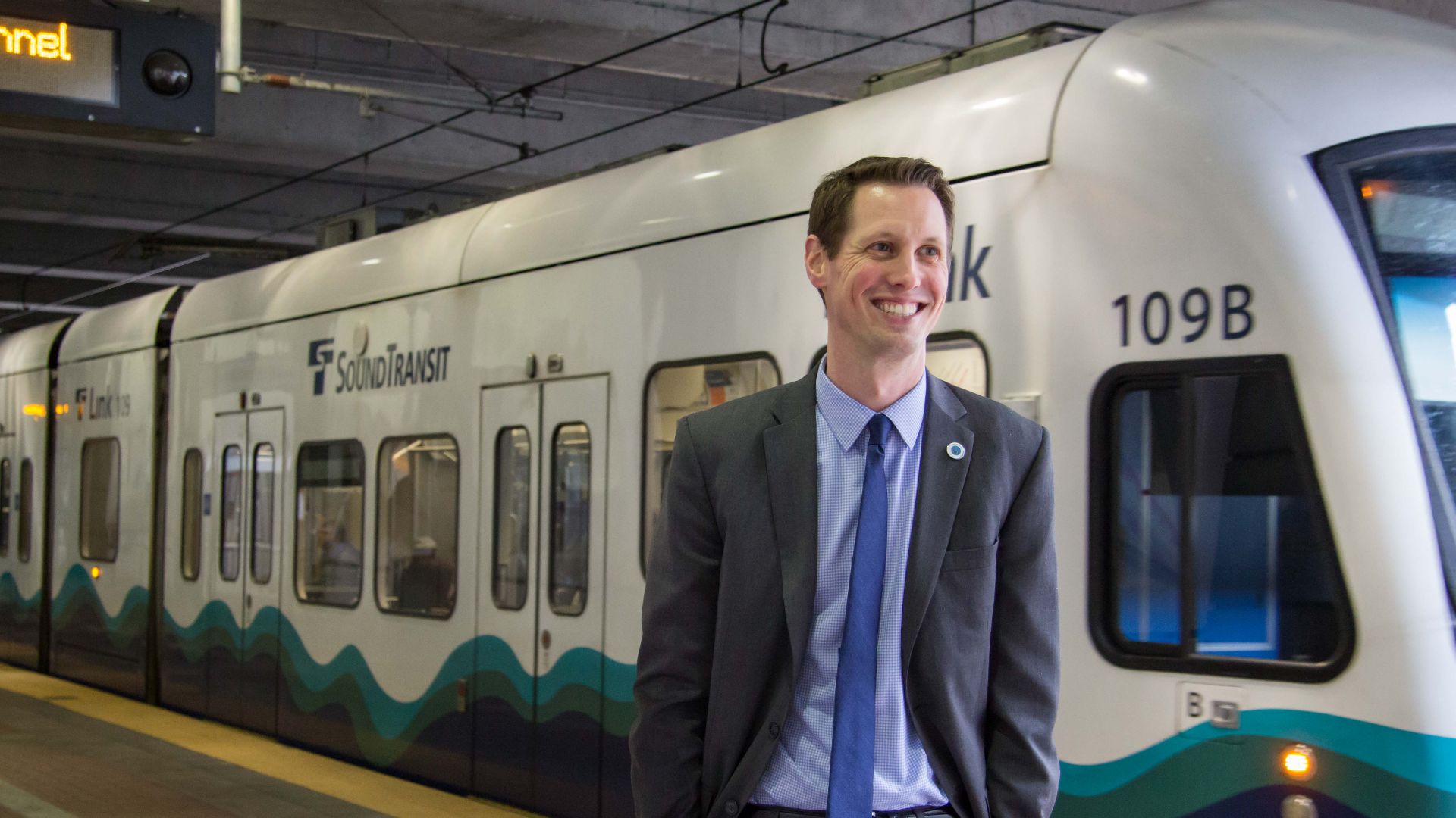 File:CM Johnson LINK Light Rail (25565696512).jpg