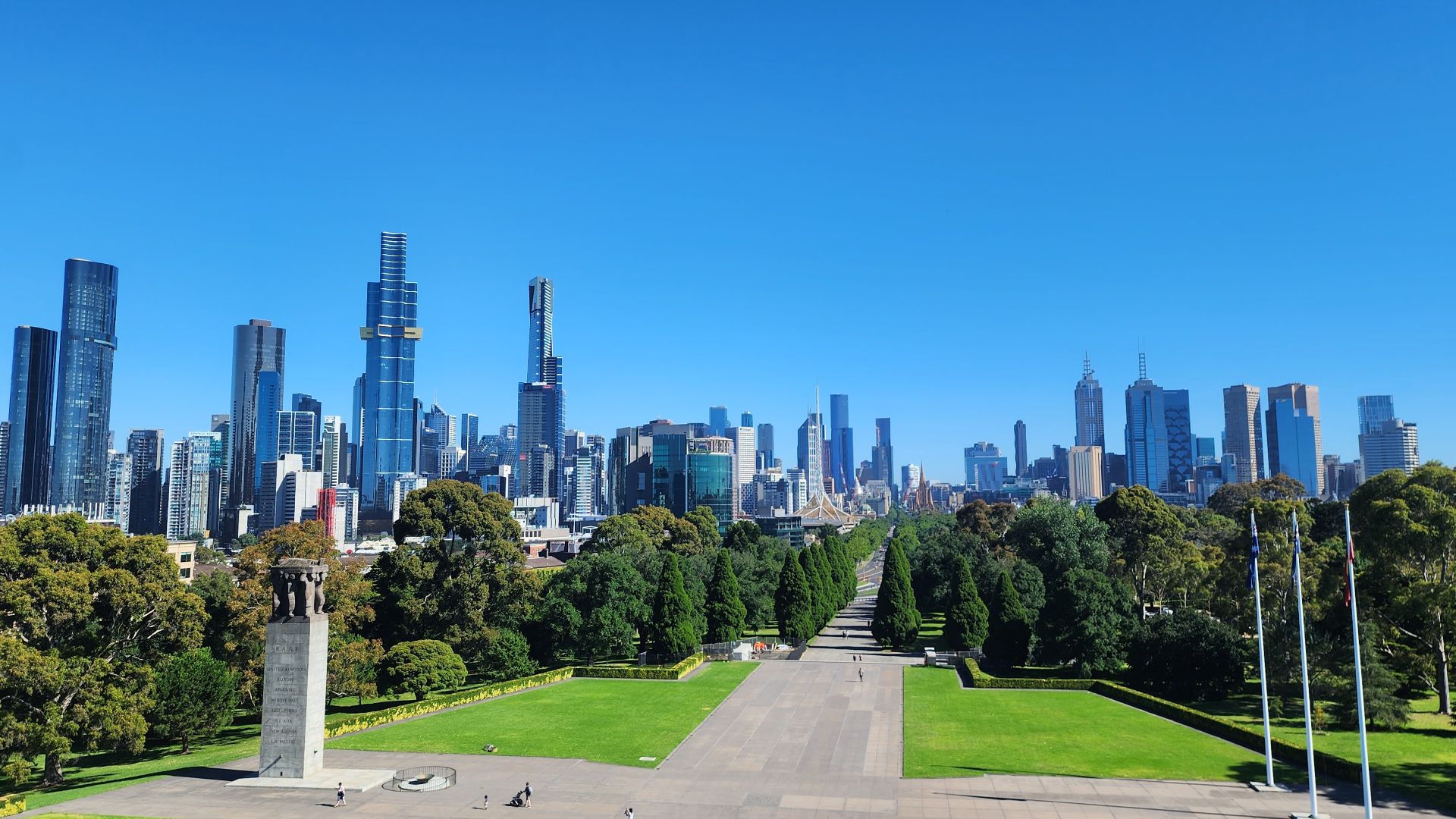 File:Melbourne CBD and Ceremonial Avenue (in 2024) as seen from the rooftop of Shrine of Remembrance.jpg