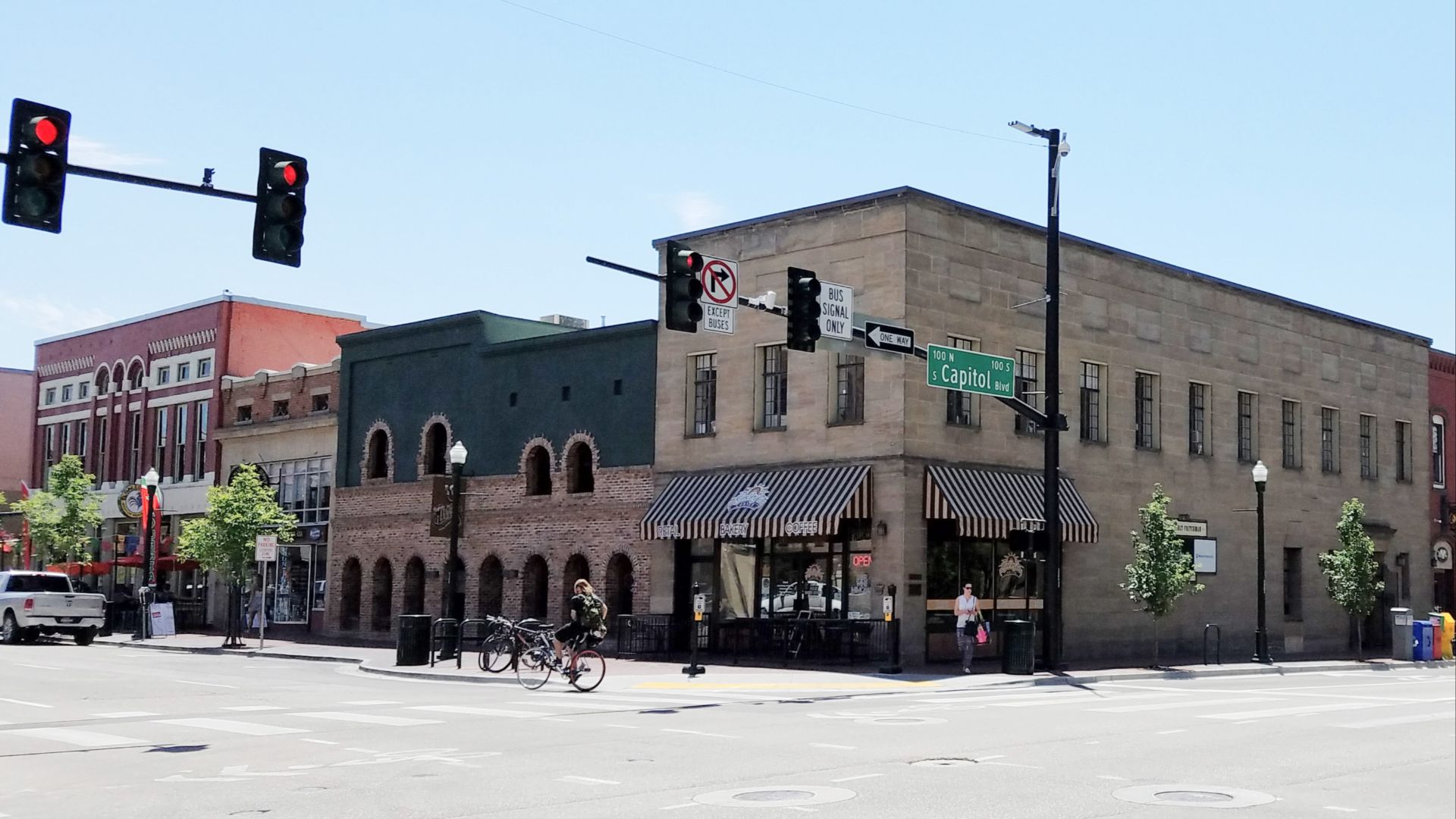 File:Perrault Building (Boise, Idaho).jpg
