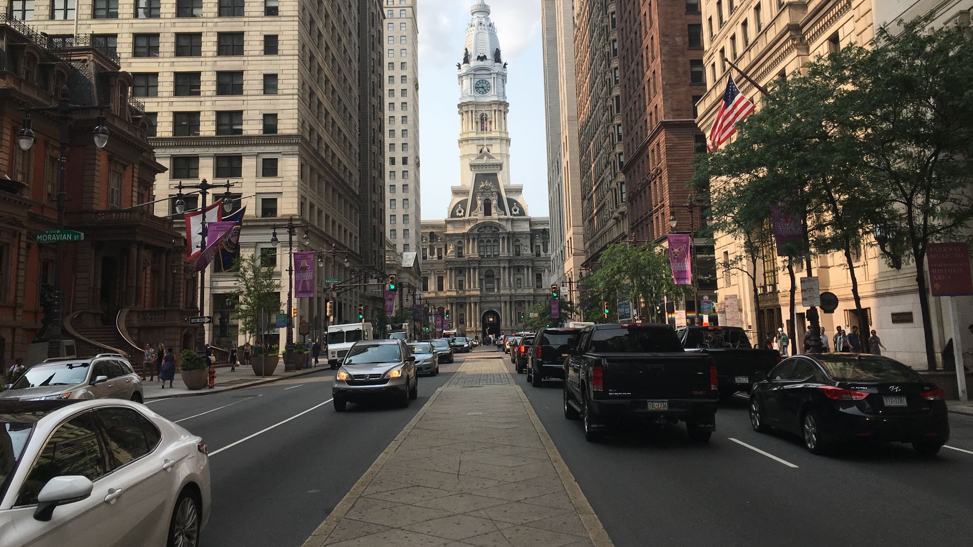 File:PA 611 NB past Walnut Street Philadelphia traffic congestion.jpeg