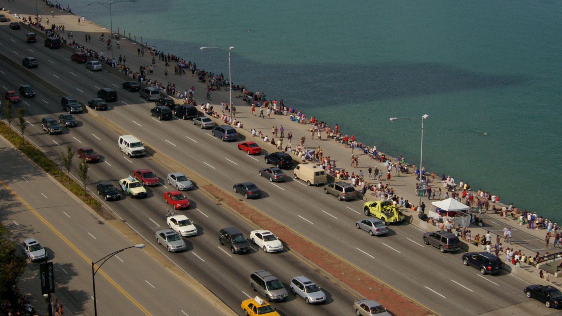 File:Typical Summer Afternoon on Lake Shore Drive.jpg