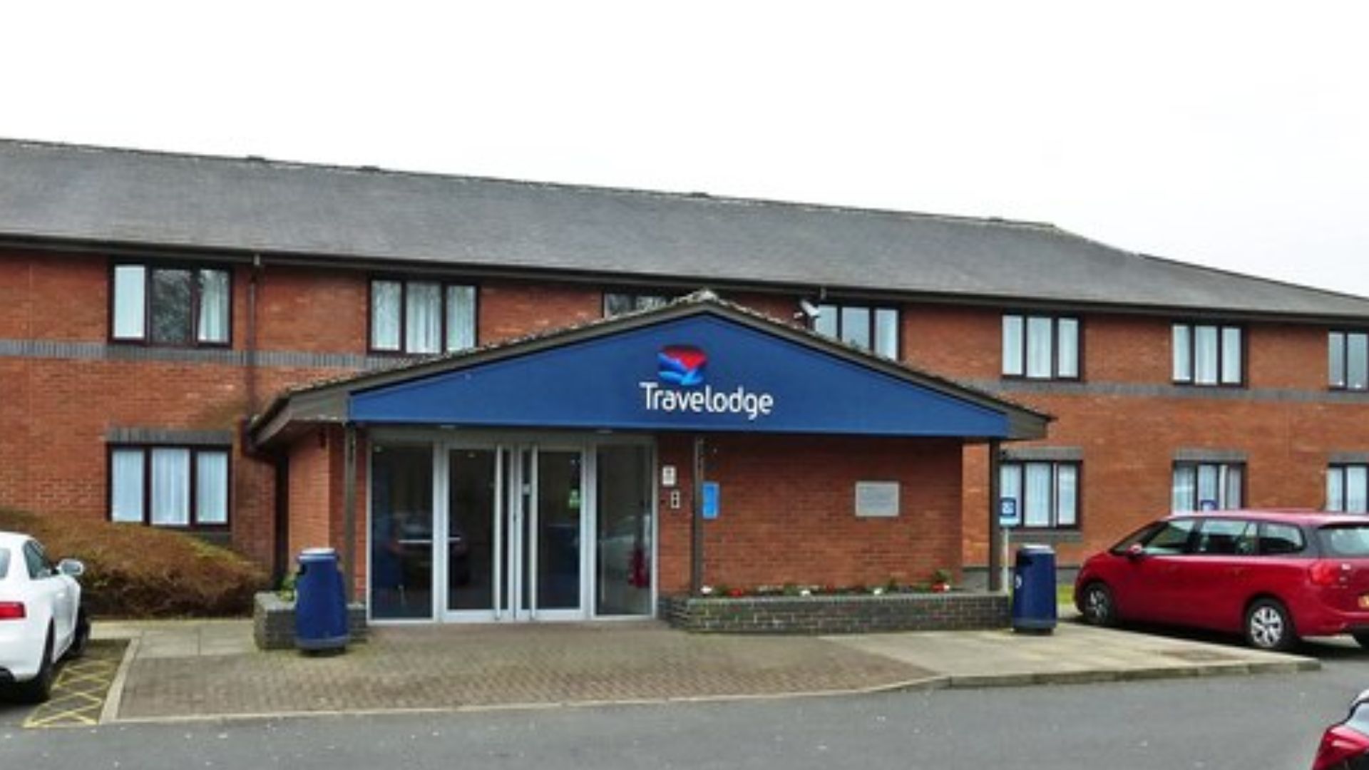 File:Todhills Travelodge - geograph.org.uk - 4904059.jpg