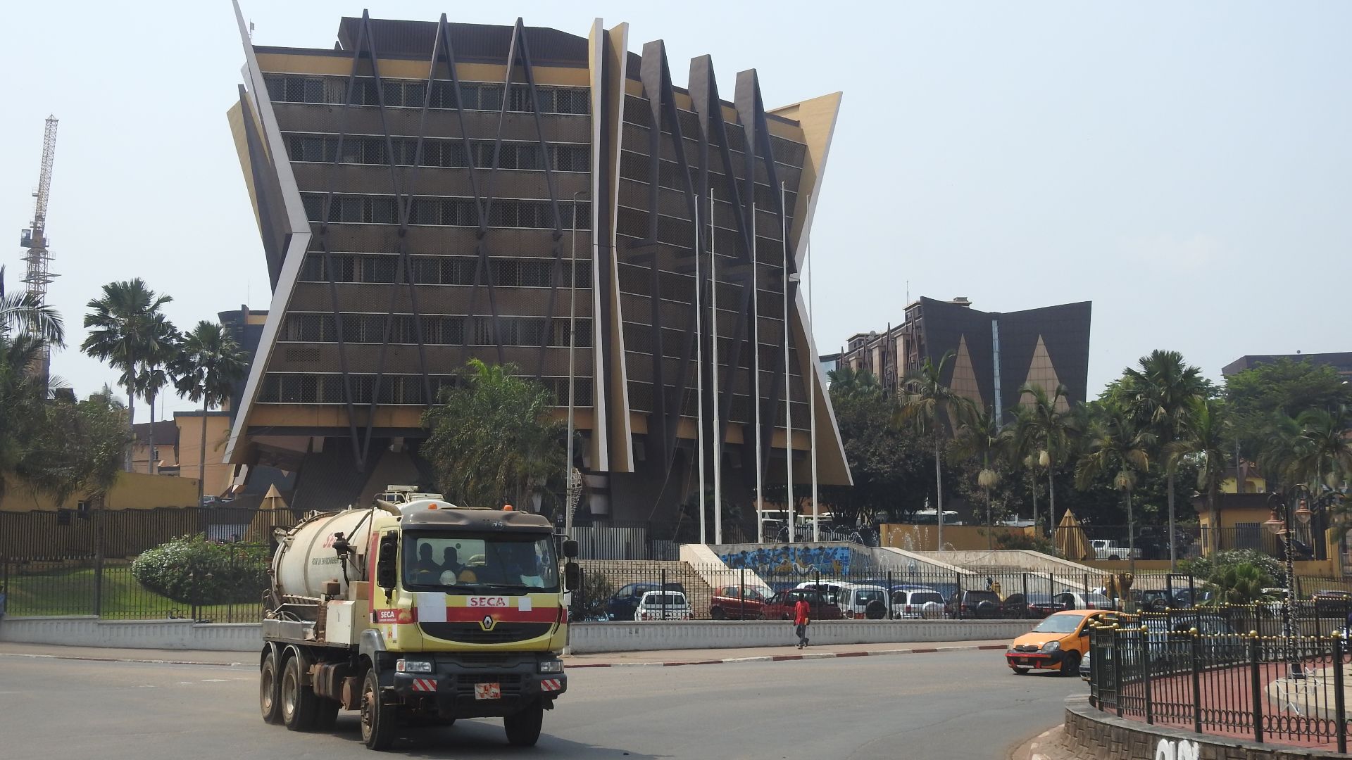 File:The Star Building, Yaoundé, Cameroon.jpg