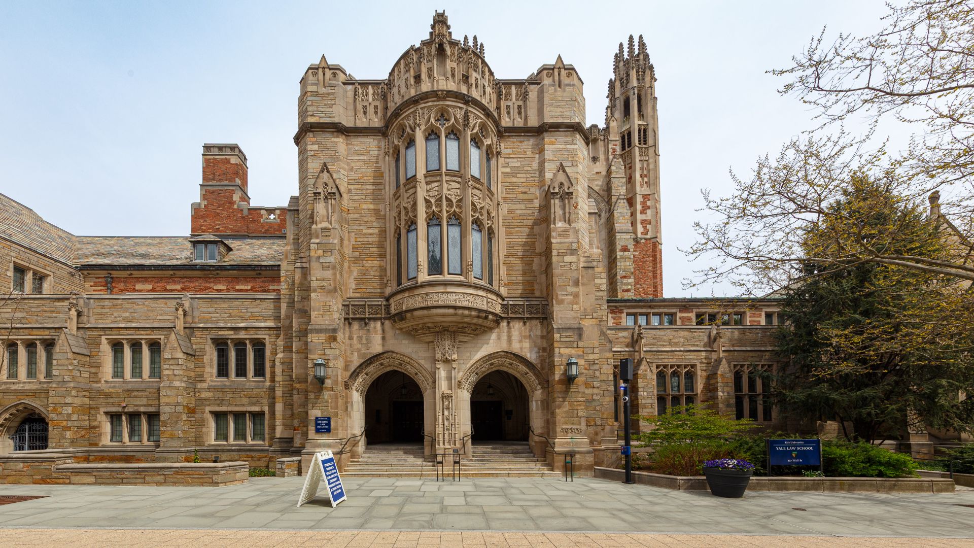 File:Sterling Law Building, Yale Law School.jpg