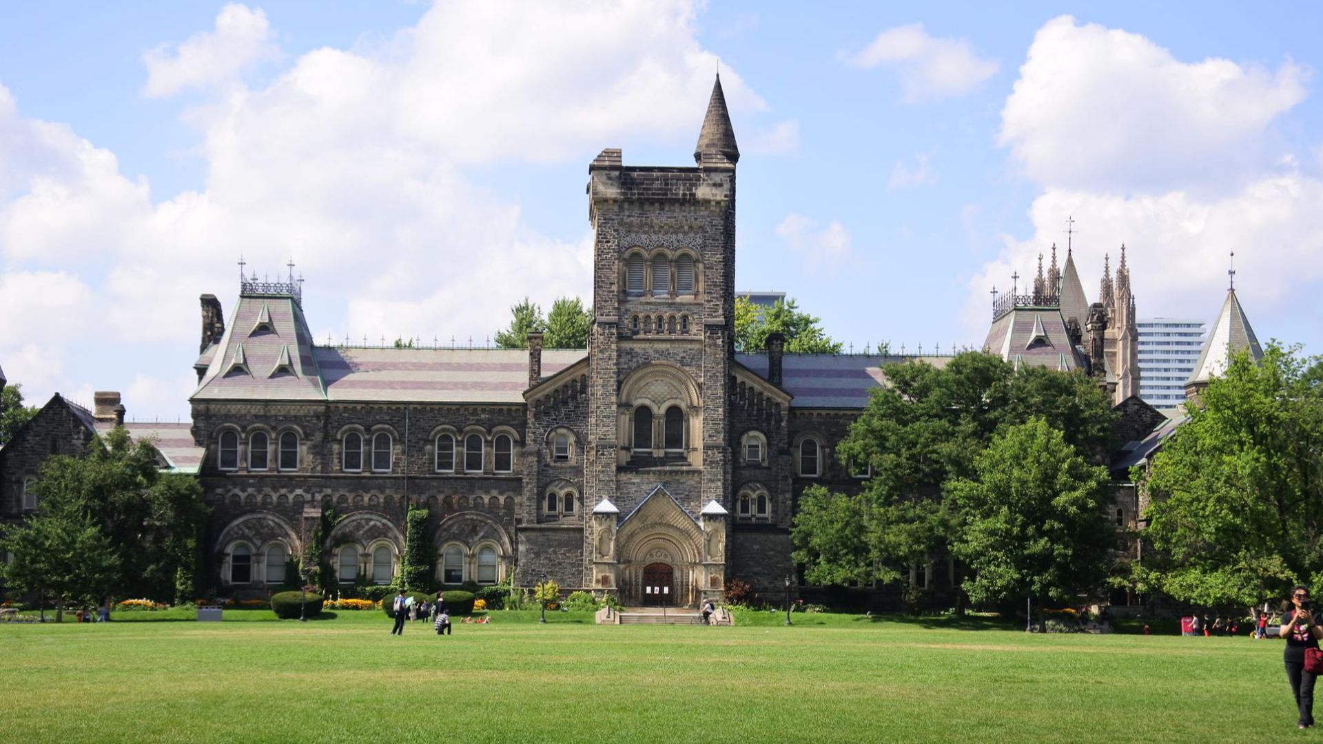 File:University College Lawn, University of Toronto, Canada.jpg