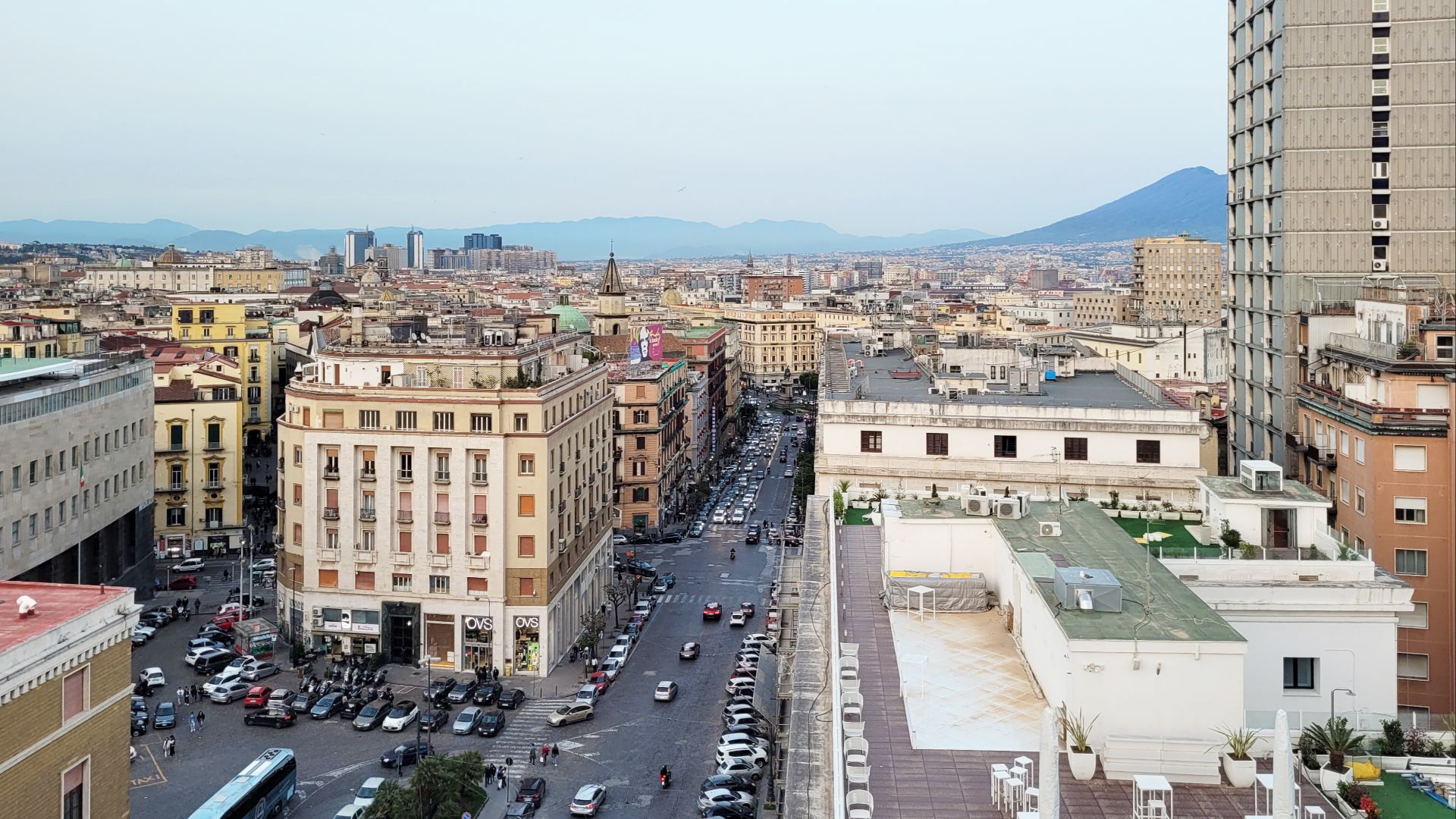 File:Via Armando Diaz (Naples).jpg