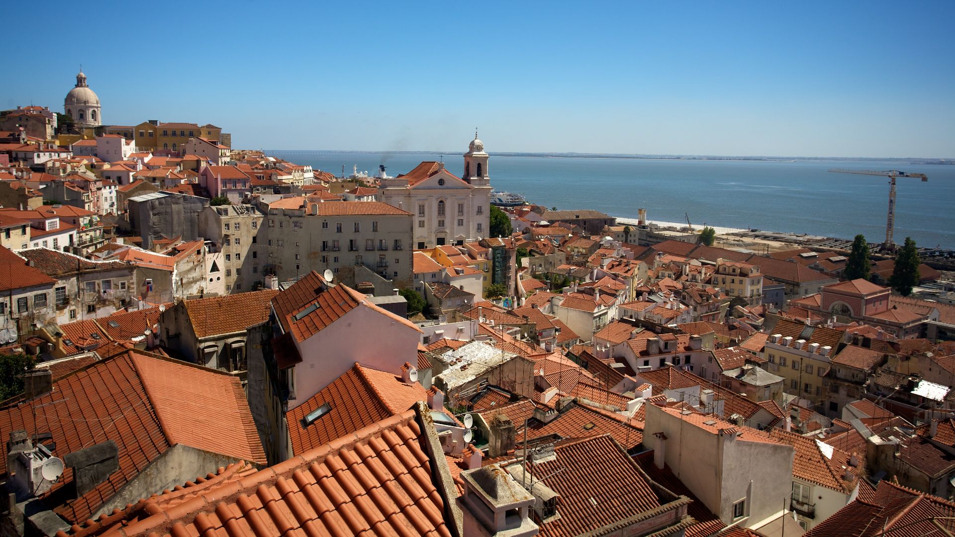 File:Alfama, Lisboa - 2010-09-09.jpg