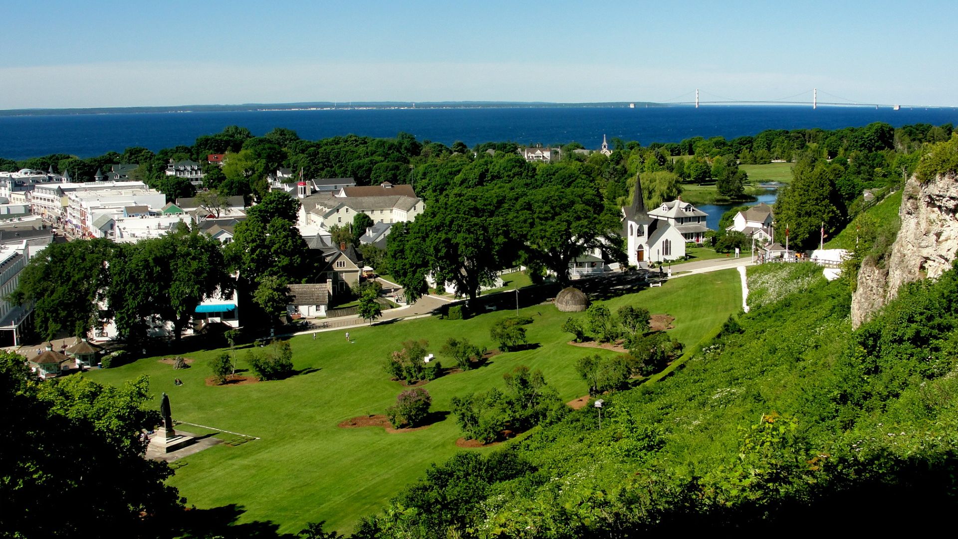 File:Mackinac Island Overlook.JPG