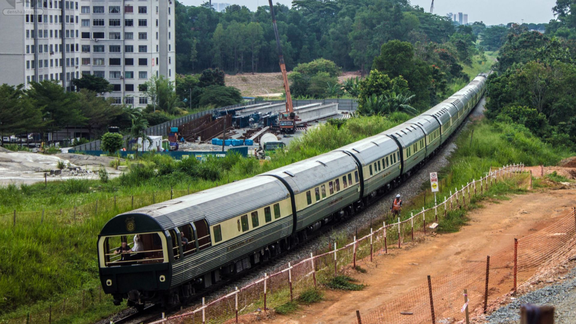 File:Eastern and oriental express 20190401 jb.jpg