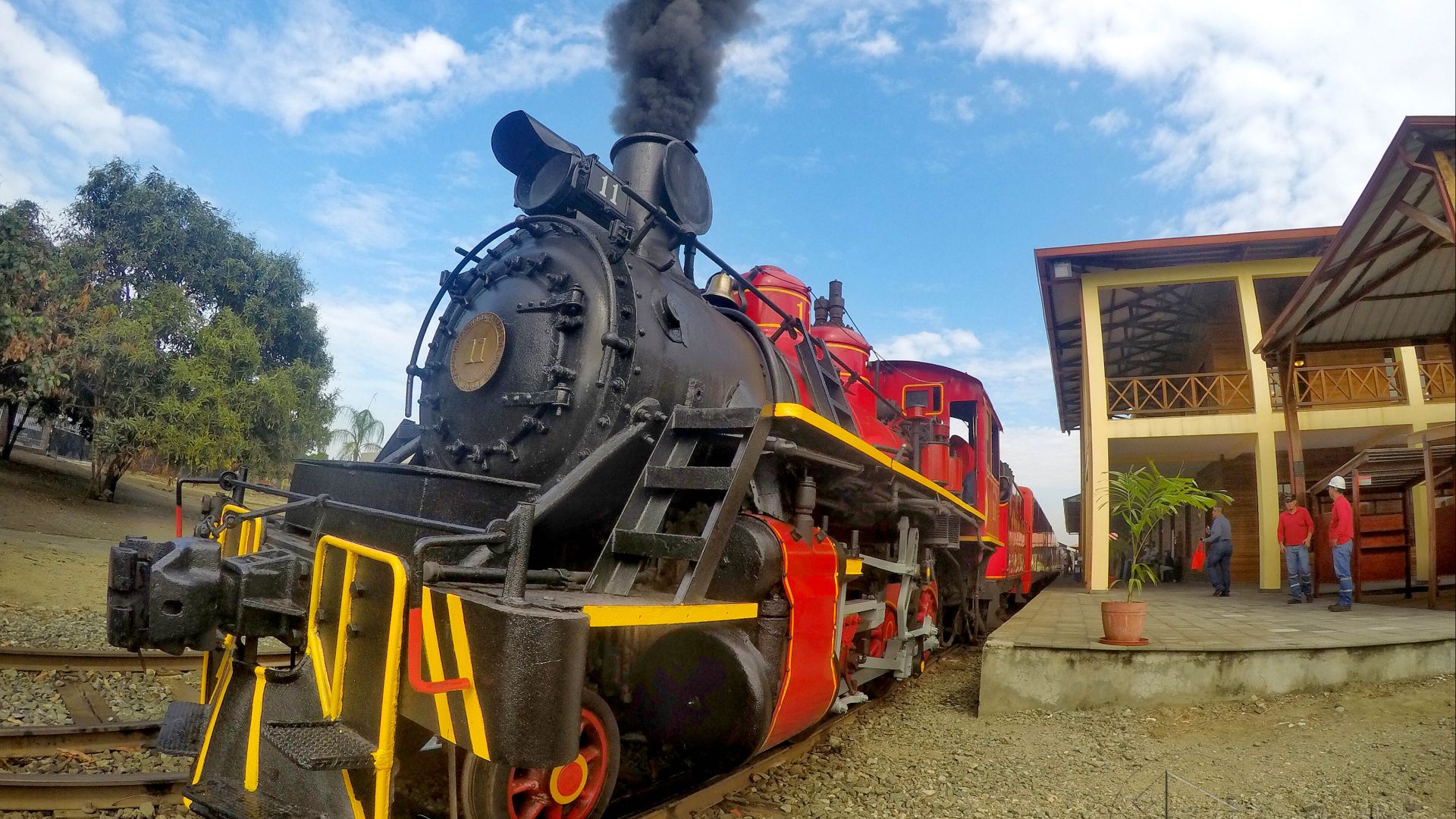 File:TREN ECUADOR (30172089792).jpg
