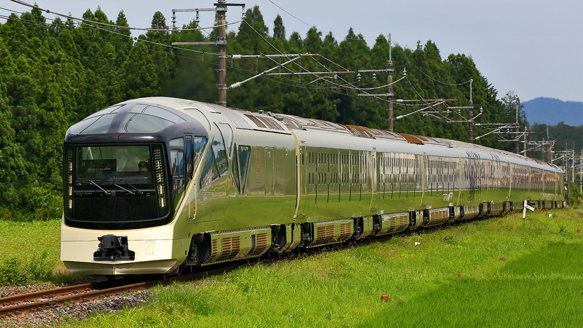 File:JR East E001 series Train Suite Shiki-shima 20170619.jpg