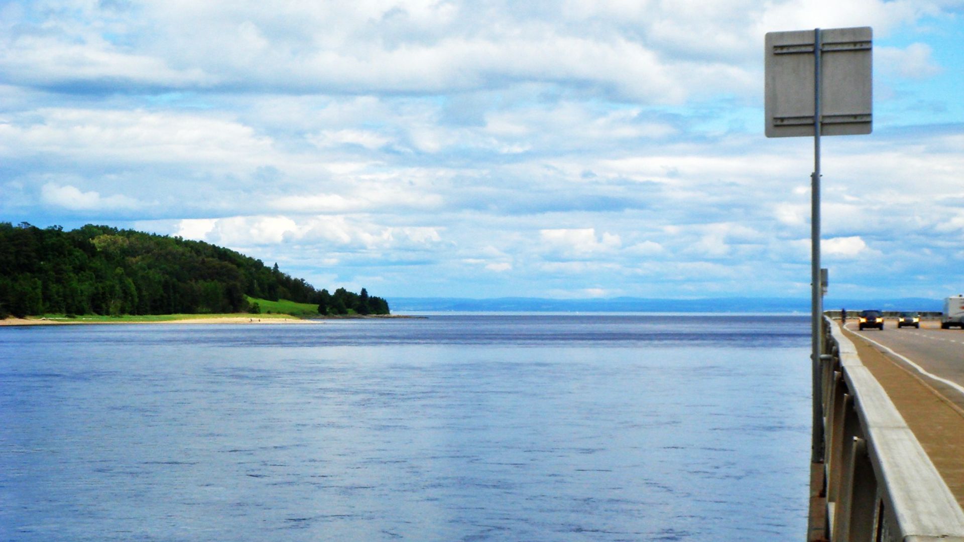File:End of a small river into the St. Lawrence River - panoramio.jpg