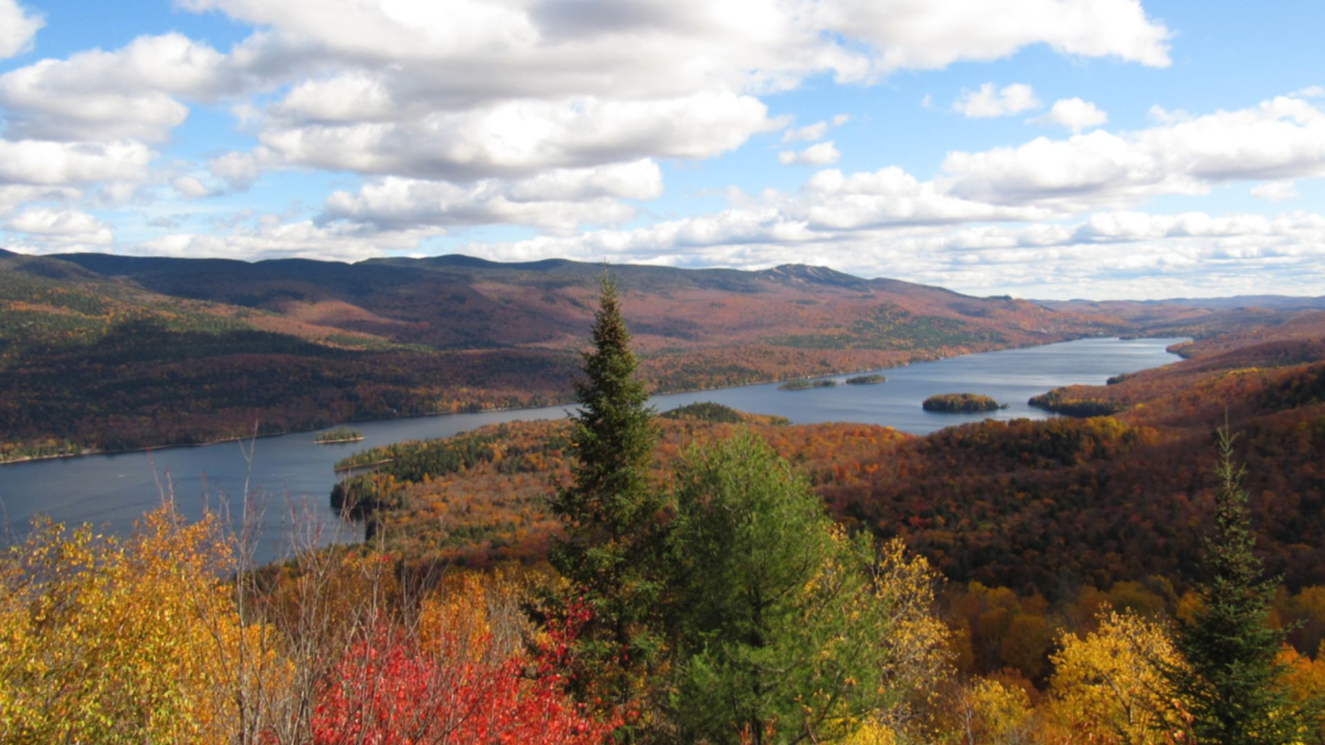 File:Mont Tremblant et lac Tremblant.png