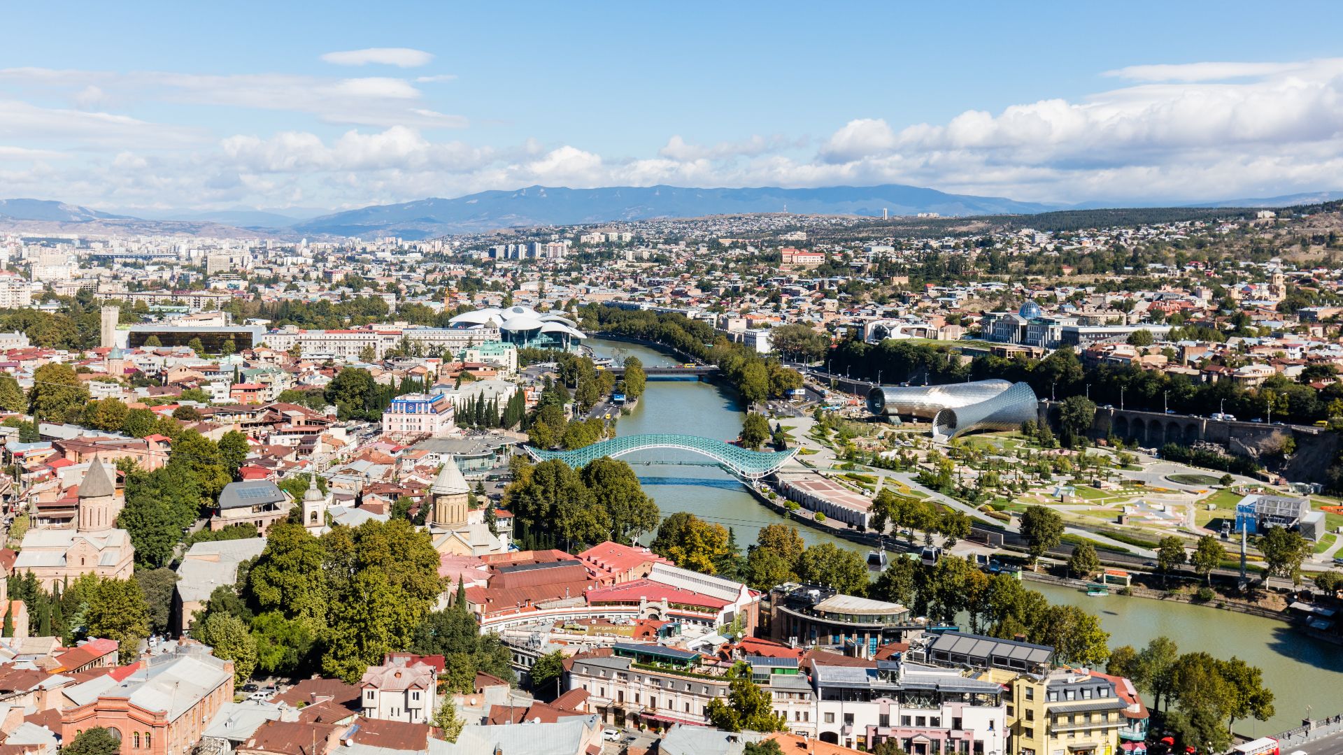 File:Vista de Tiflis, Georgia, 2016-09-29, DD 51.jpg