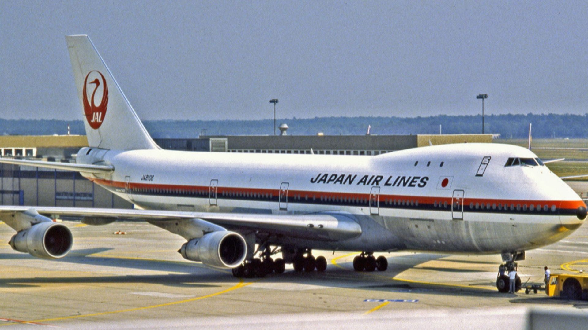 File:Japan Airlines Boeing 747-200B Manteufel.jpg