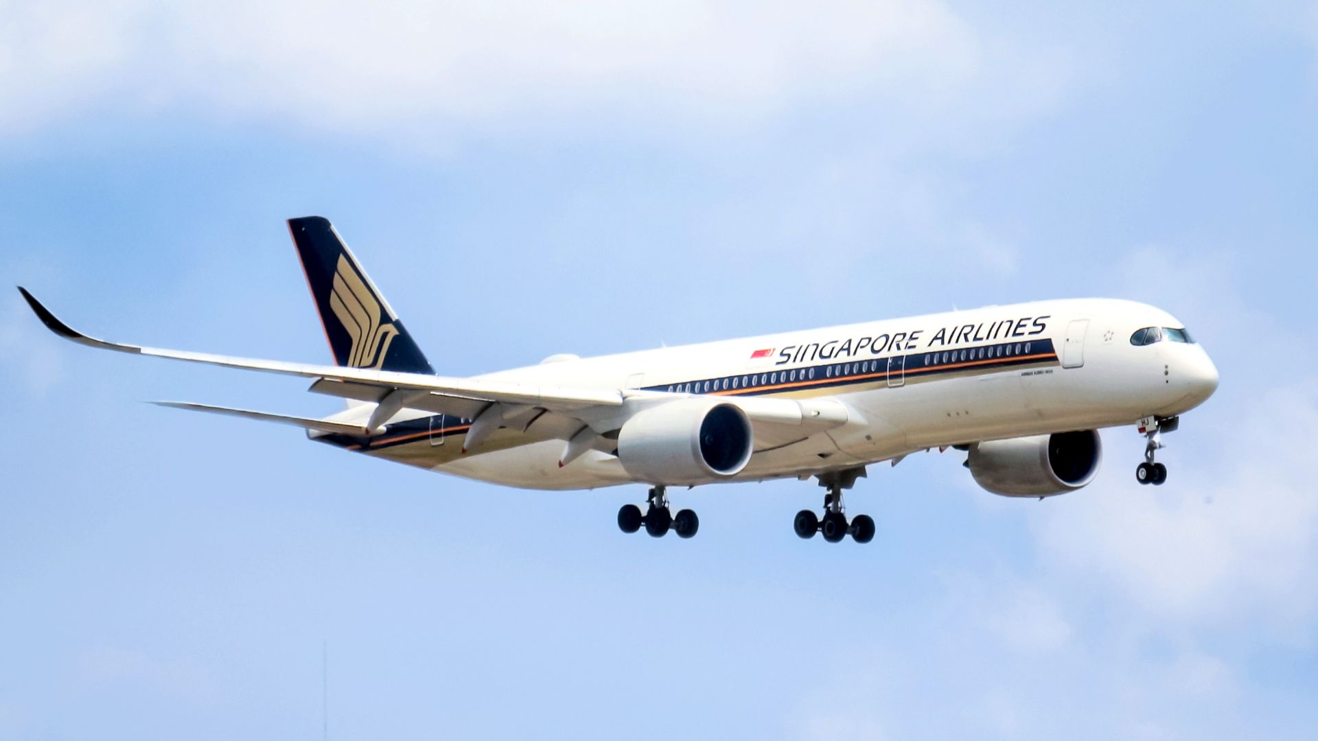 File:9V-SHJ - Airbus A350-941 - Singapore Airlines - MSN 328 - VGHS.jpg