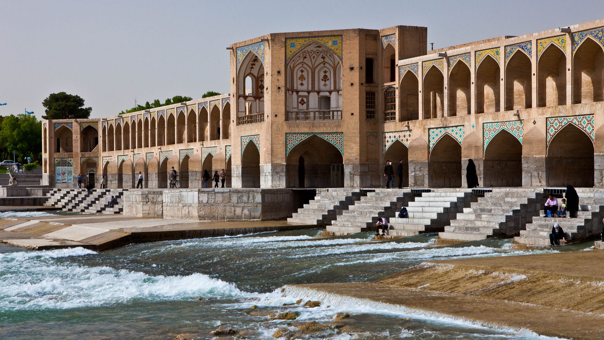 File:Khaju Bridge - Isfahan-Iran-ninara07.jpg