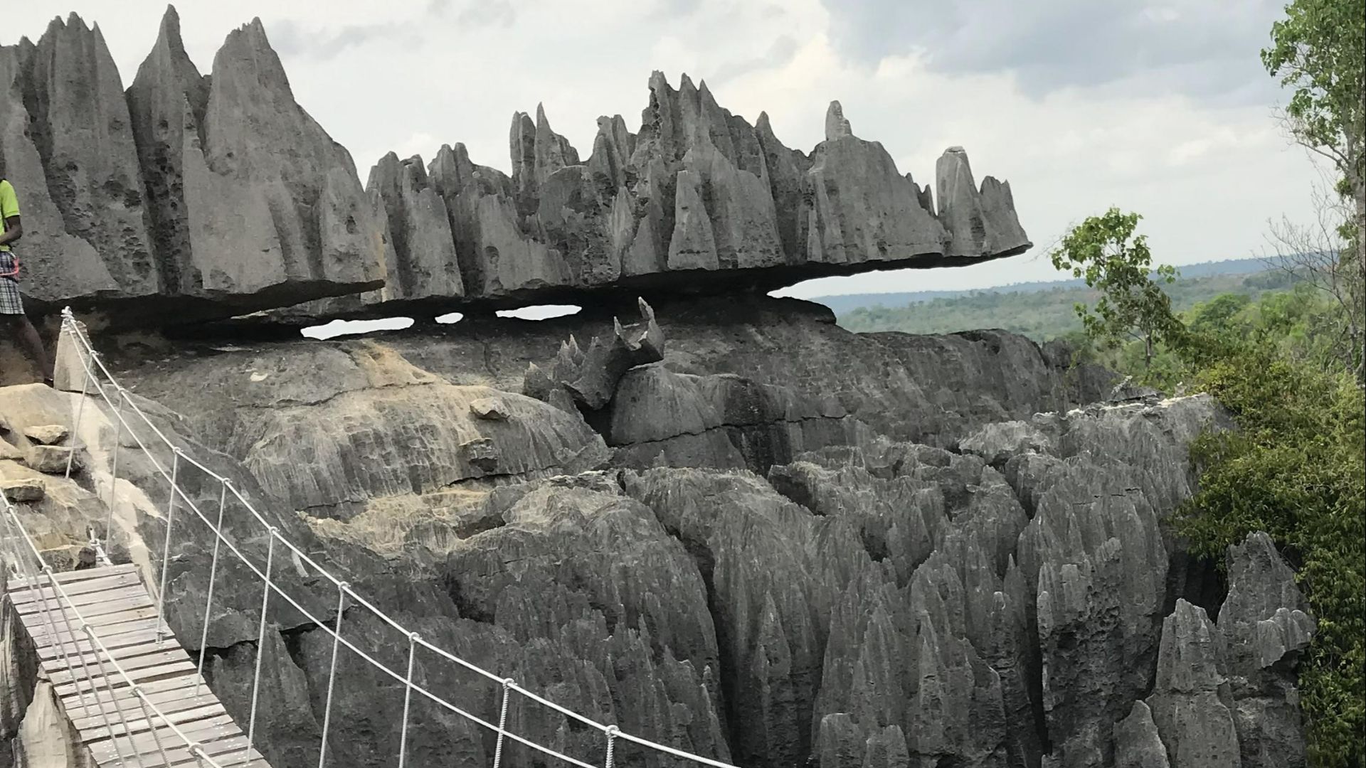 File:Tsingy de Bemaraha, Madagascar.jpg