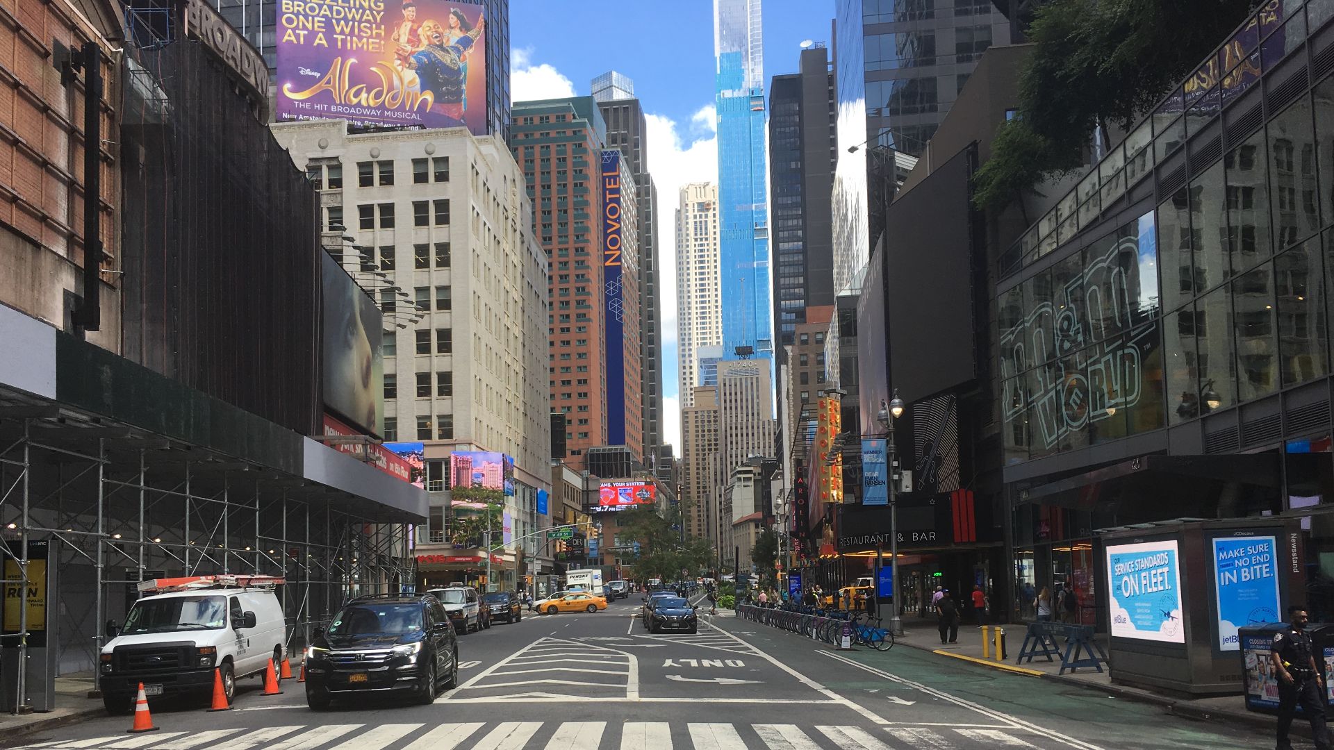 File:Broadway looking north from 48th Street Manhattan.jpeg