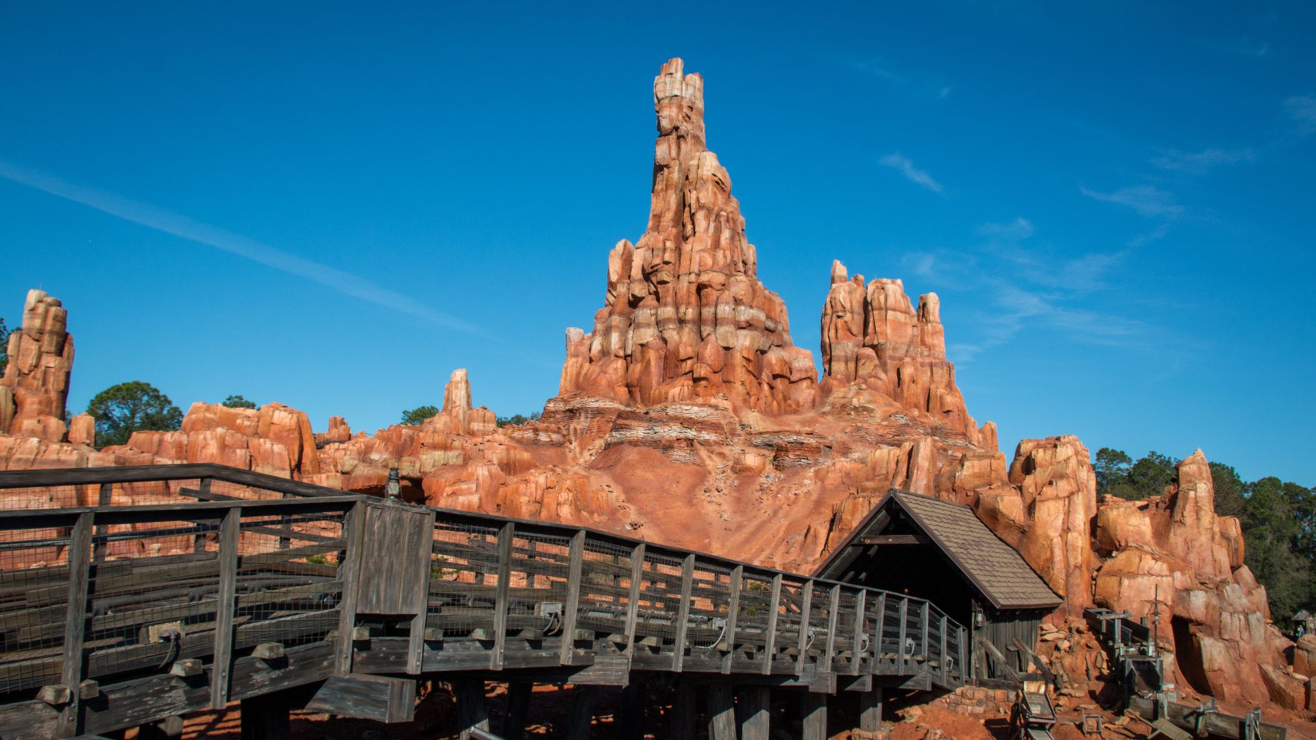 File:Big Thunder Mountain Railroad (42404713525).jpg