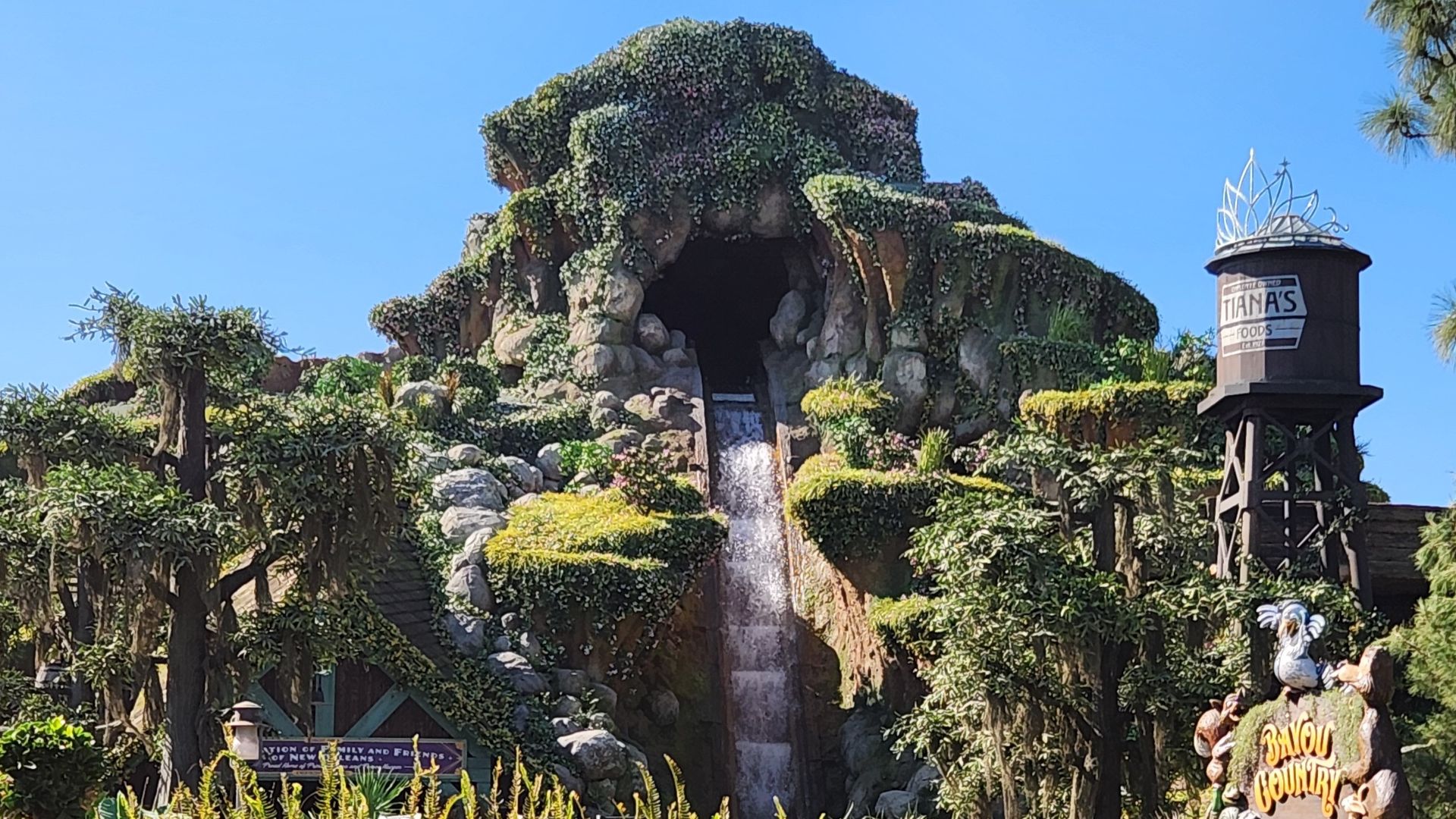 File:Tiana's Bayou Adventure with Bayou Country sign.jpg