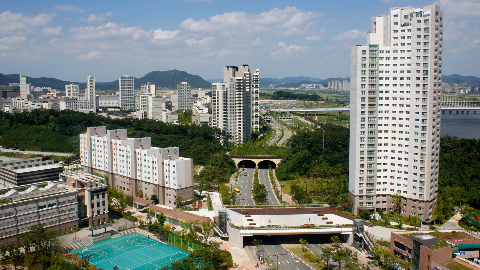 File:Hansol-dong Cityscape.jpg