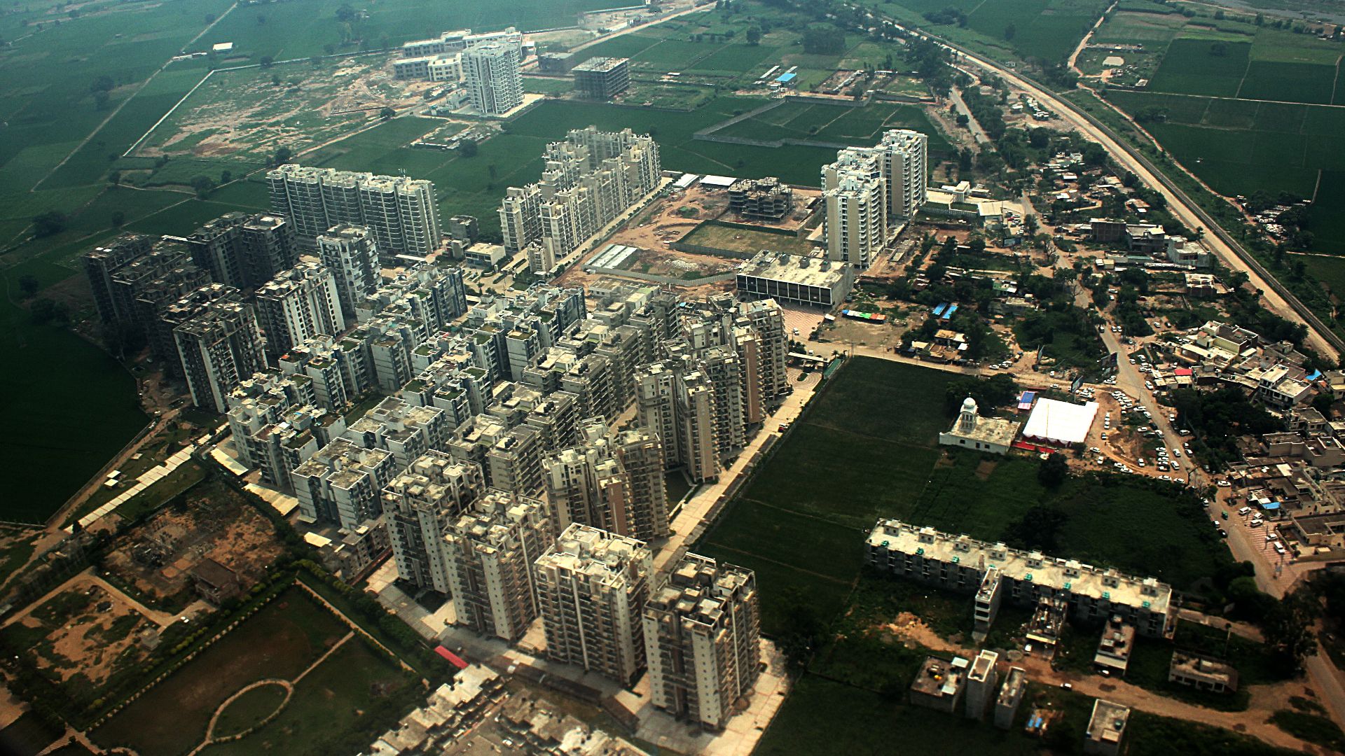 File:Chandigarh and surrounding aerial photo 04-2016 img1 (file).jpg