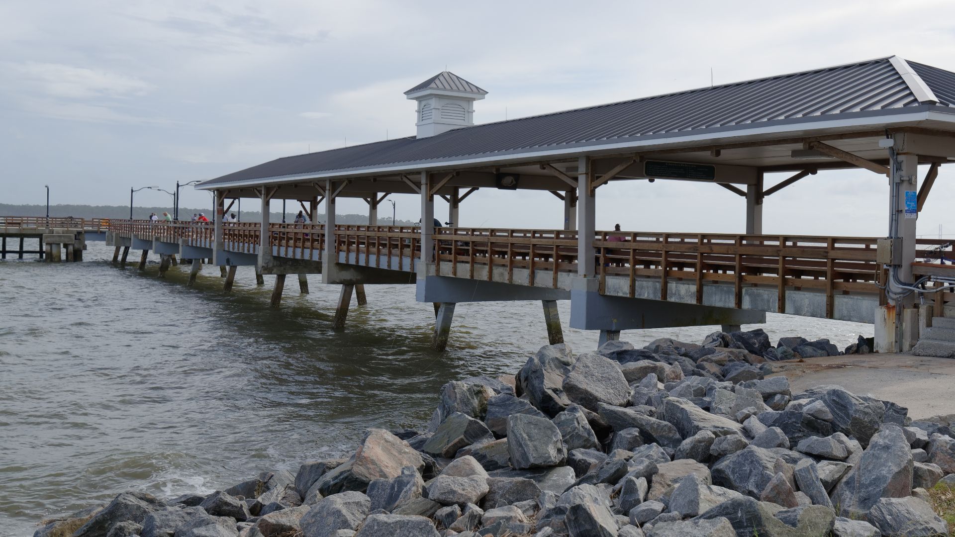 File:The pier in Neptune Park, St. Simons Island, GA, US.jpg