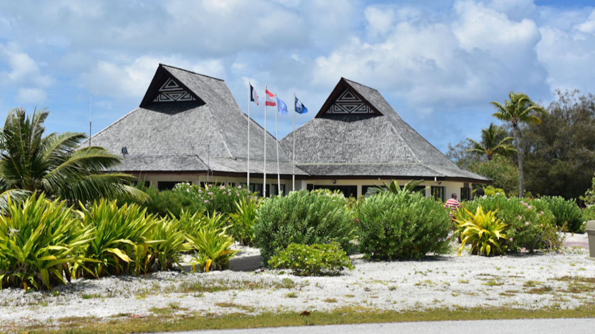 File:Aéroport de Bora Bora.jpg