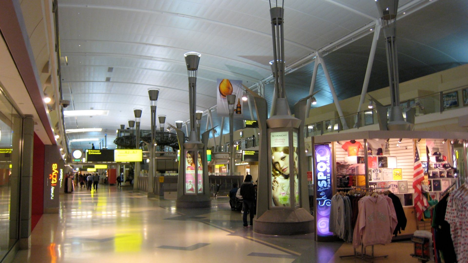 File:JFK Terminal 4 Mall.jpg