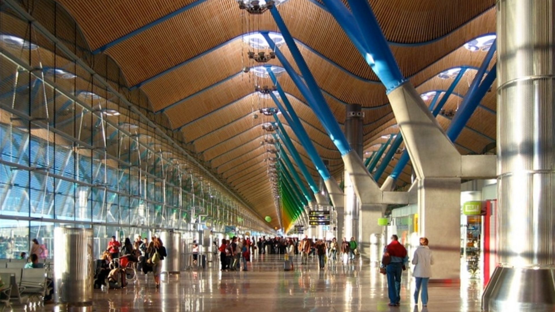 File:Madrid barajas aeropuerto terminal t4.jpg
