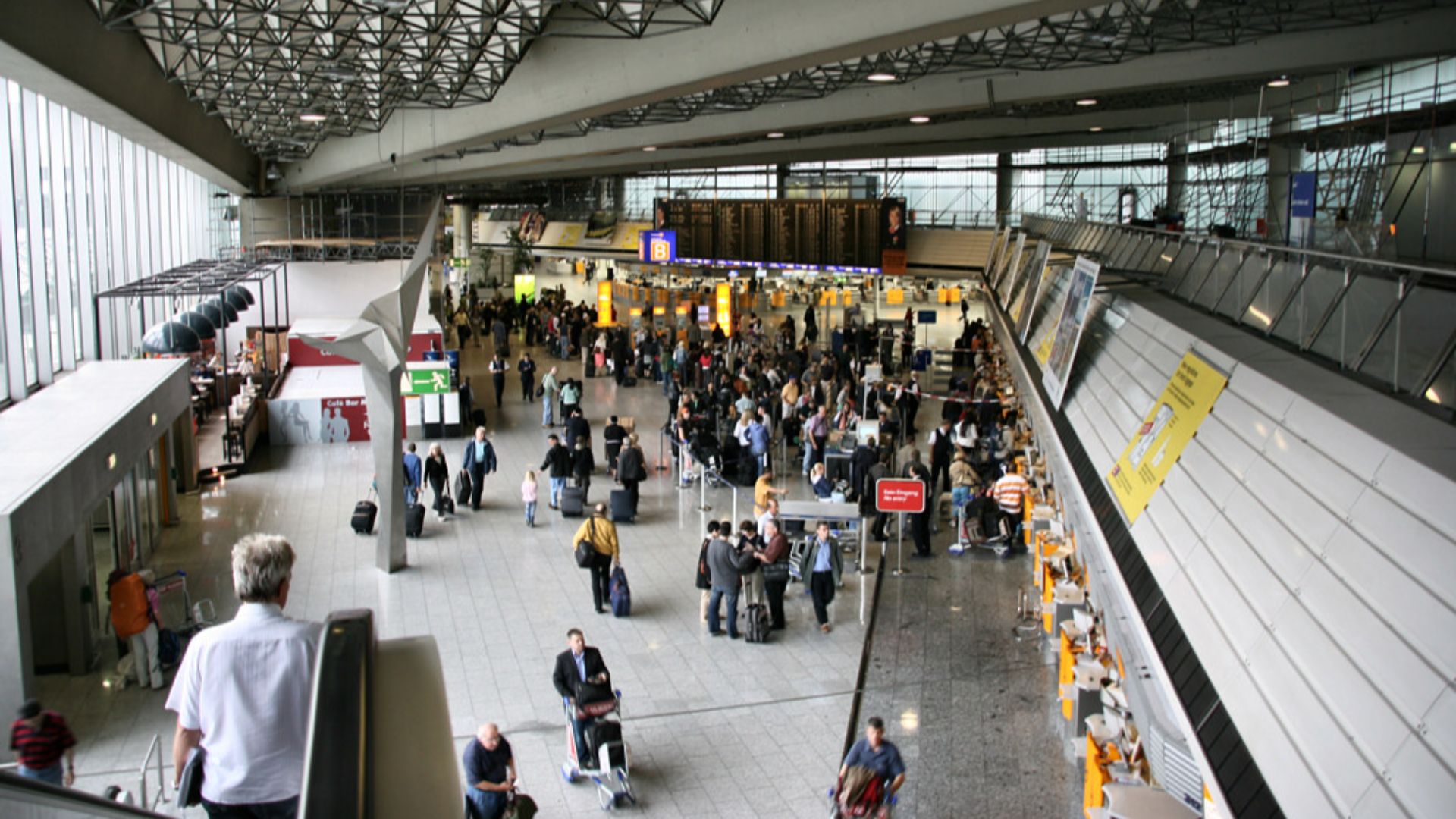 File:Frankfurt International Airport.jpg