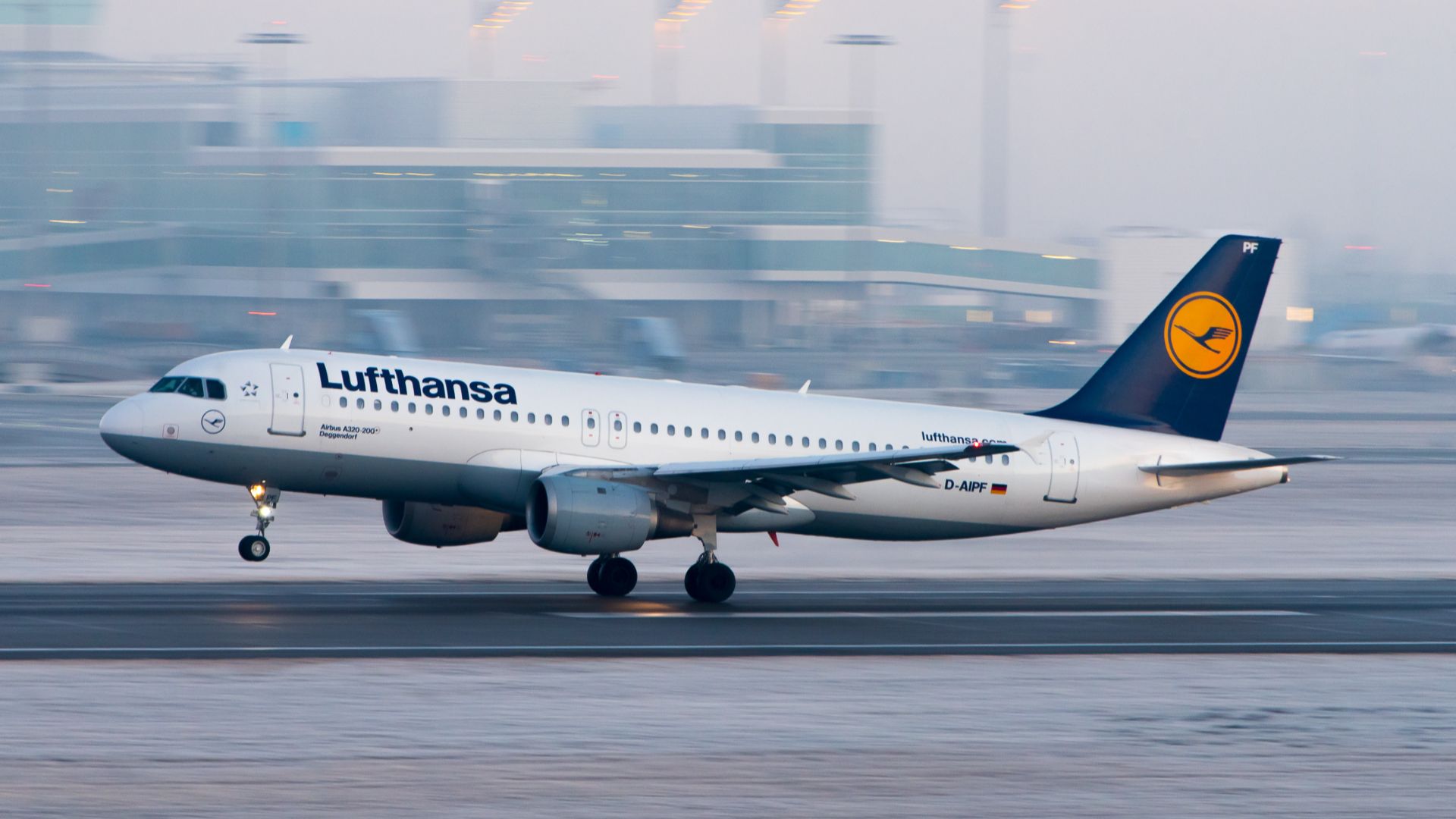 File:Lufthansa Airbus A320-211 D-AIPF MUC 2015 01.jpg