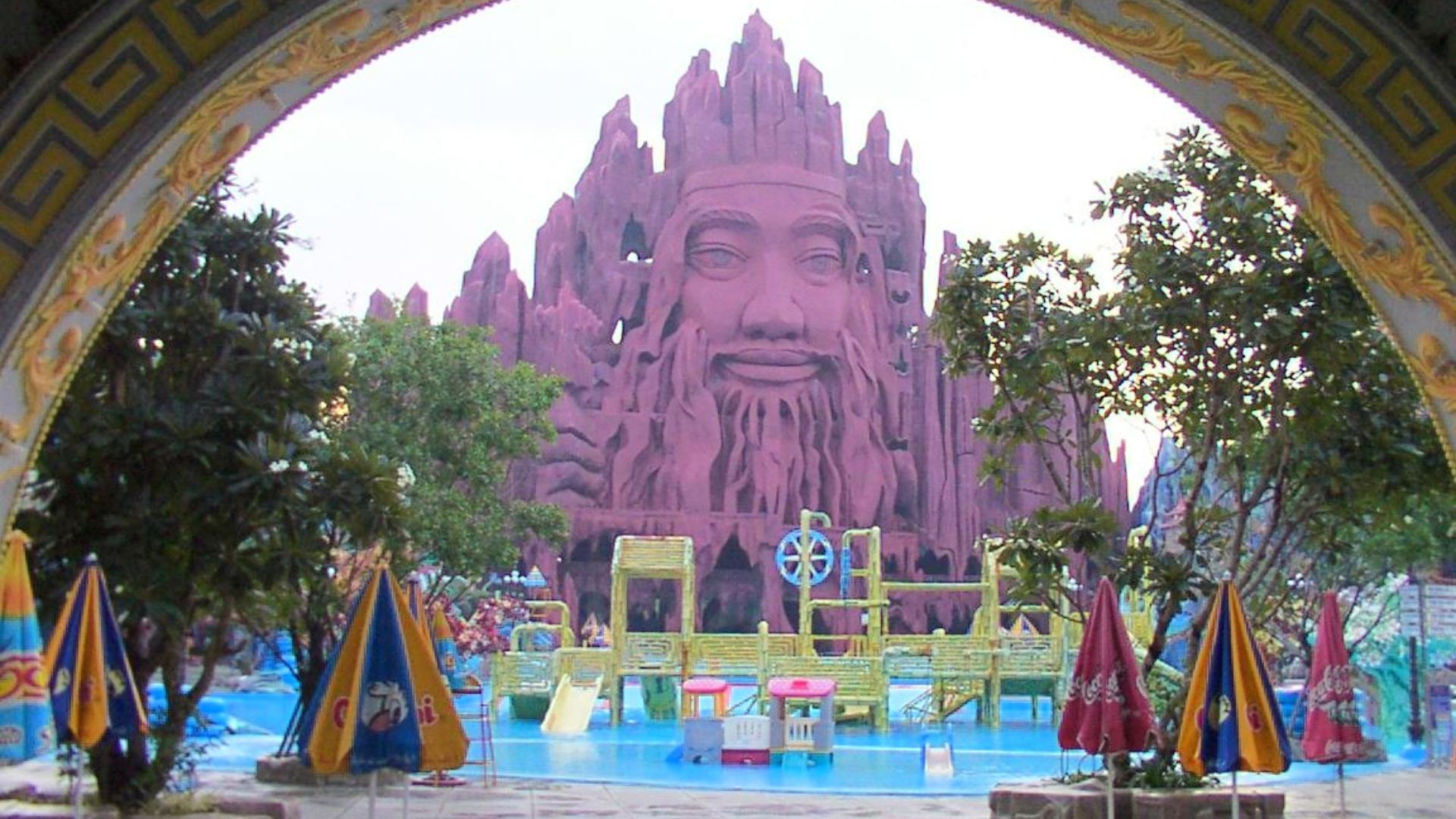 File:Tiên Dong Beach, Suoi Tien Park.JPG