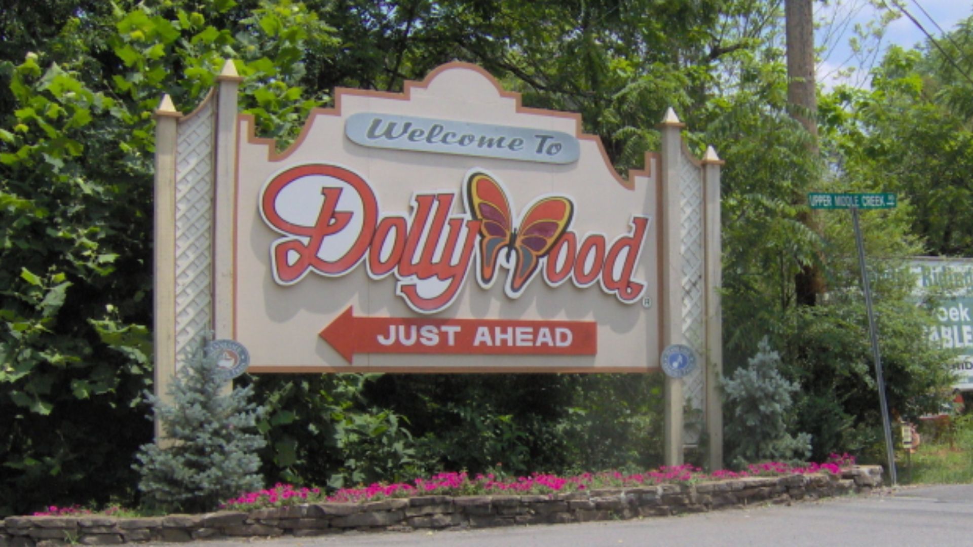 File:Dollywoodsign1.jpg