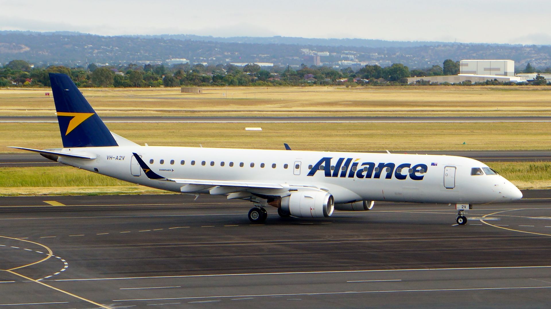 File:Alliance Airlines Embraer 190 VH-A2V Adelaide 2024 (02).jpg