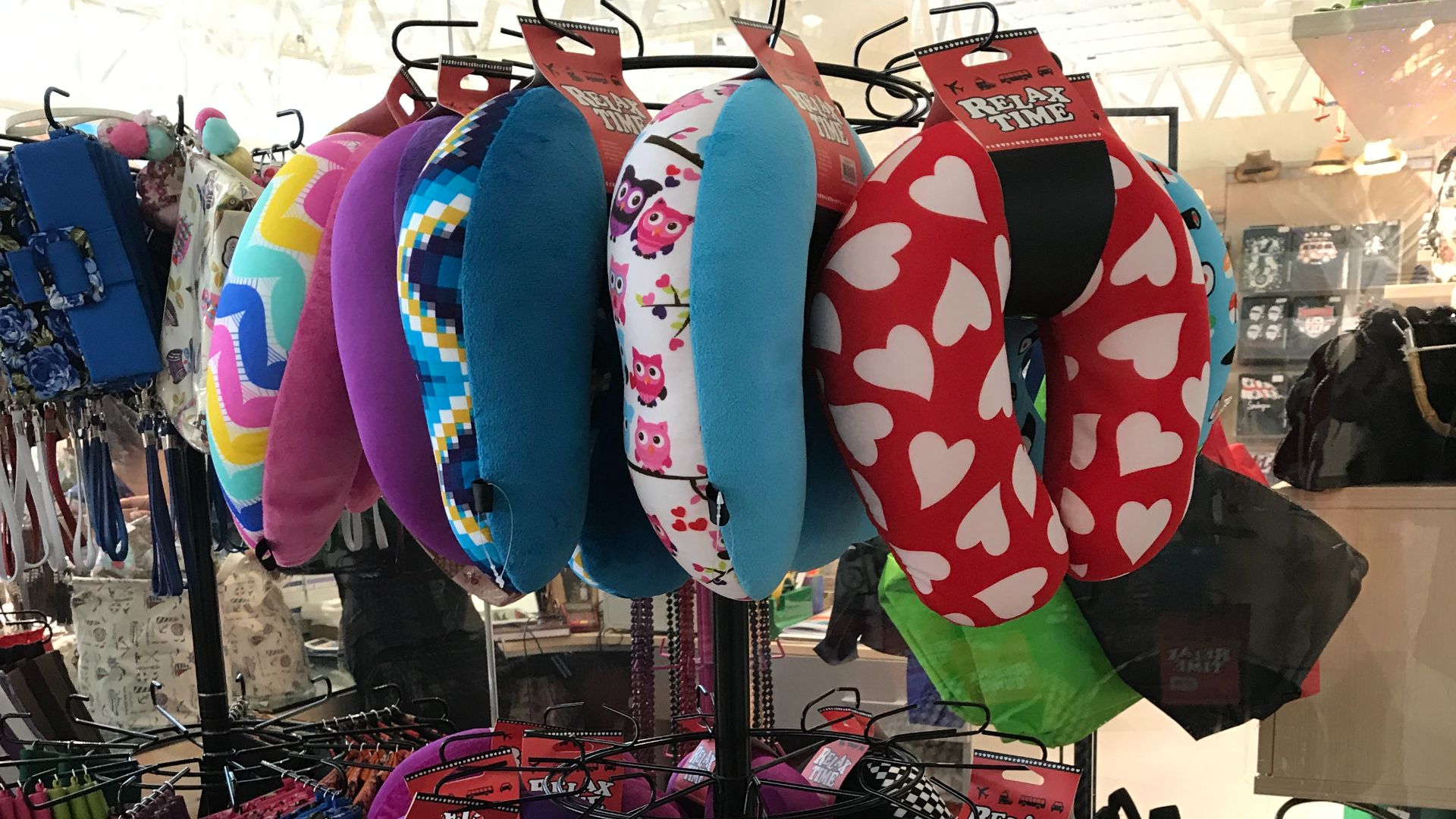 File:Aéroport Olbia - 12 - juillet 2017.JPG