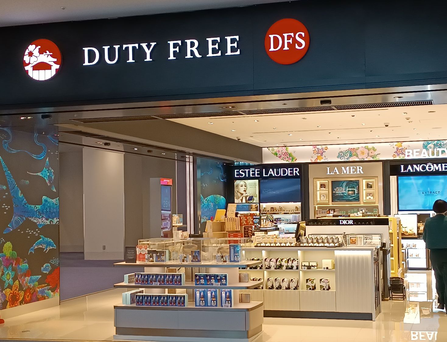 10 Things To Never Buy At The Duty Free Store & 10 That Are Actually ...