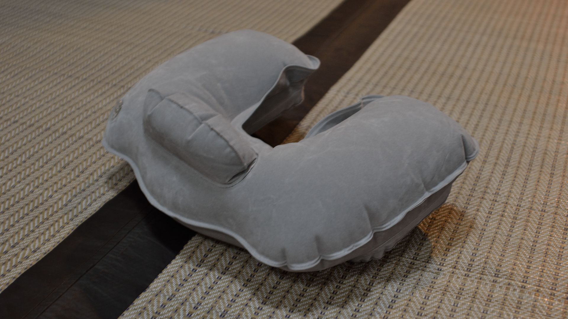 File:Travel Pillow.jpg