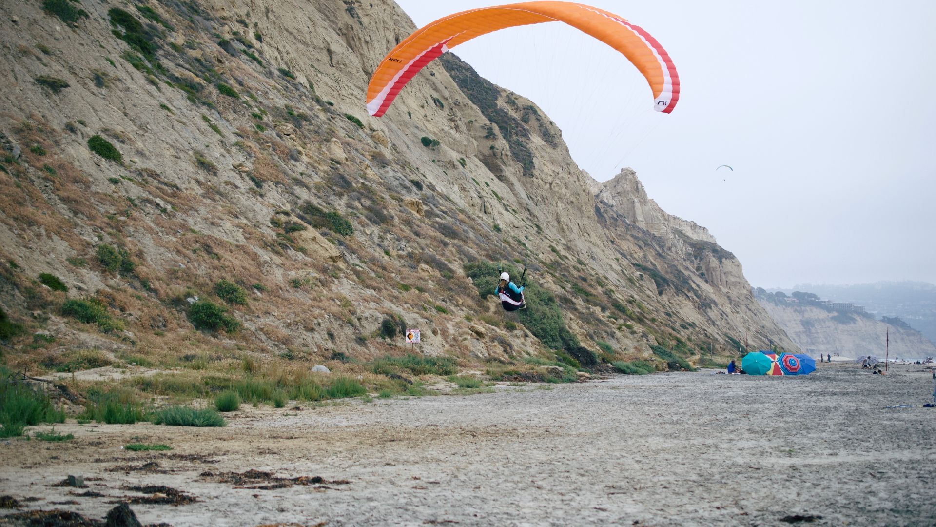 File:Paraglider landing at Black's Beach, La Jolla, San Diego, California 19.jpg