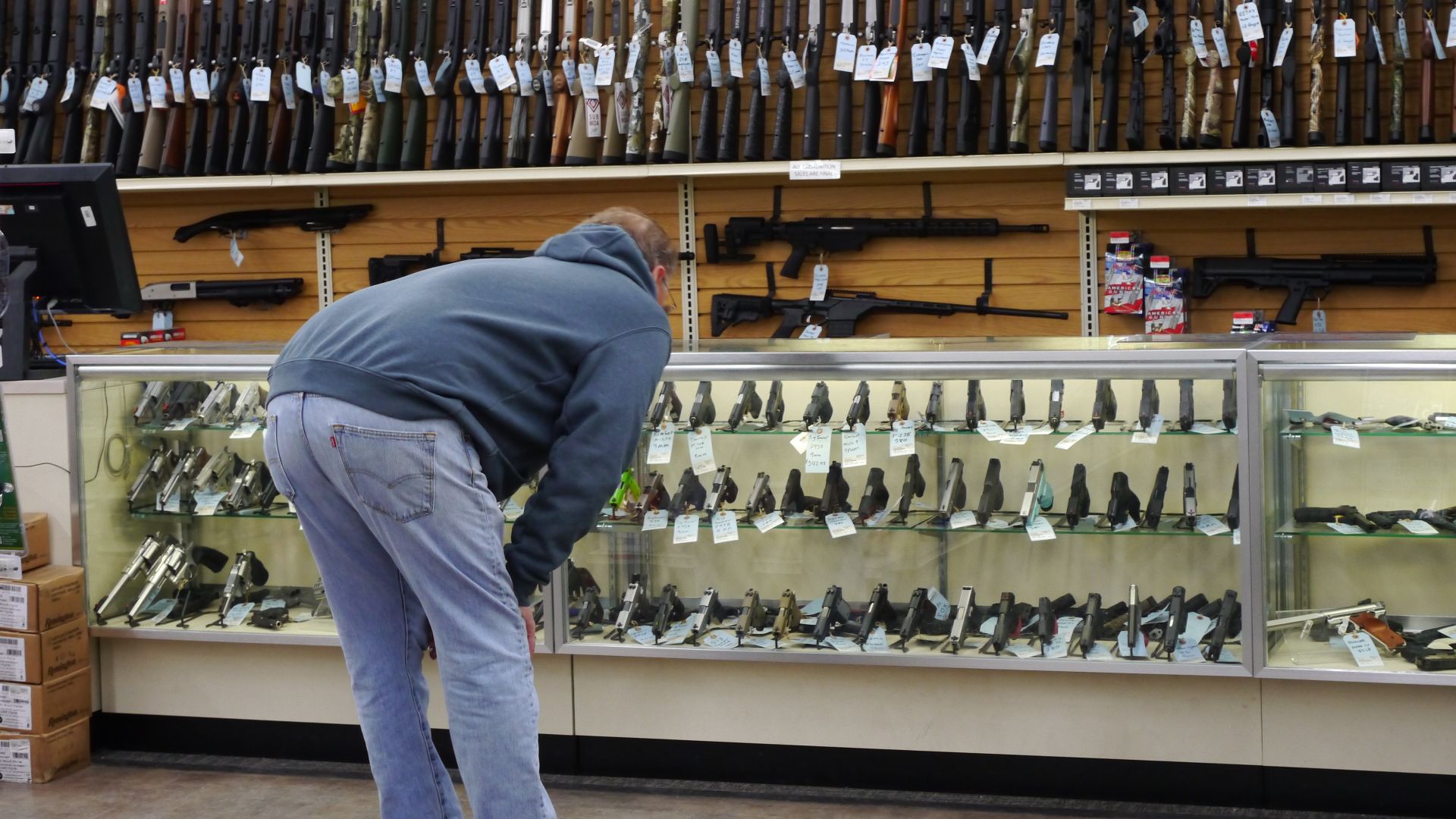 File:Gun section in Stans Merry Mart Wenatchee.jpg