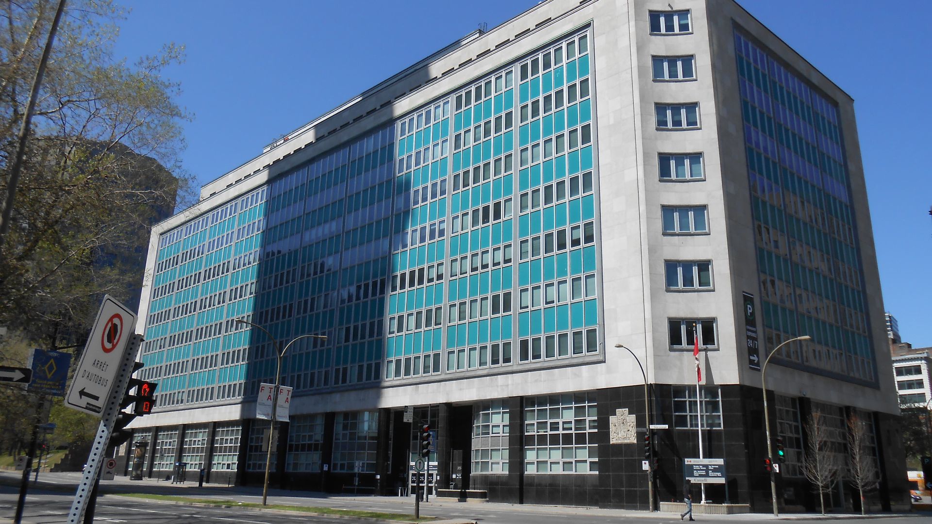 File:Agence du revenu du Canada - Montreal 06.jpg