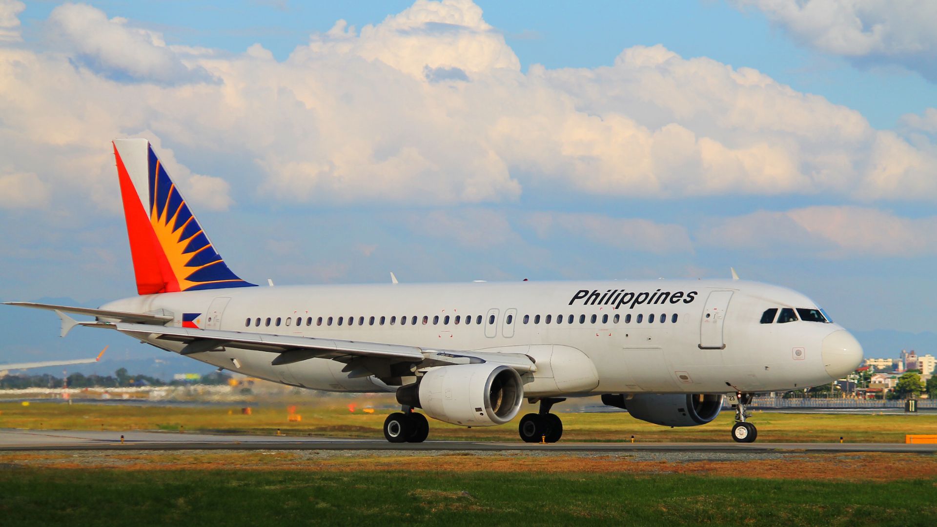 File:Philippine Airlines A320-200 (12274267706).jpg