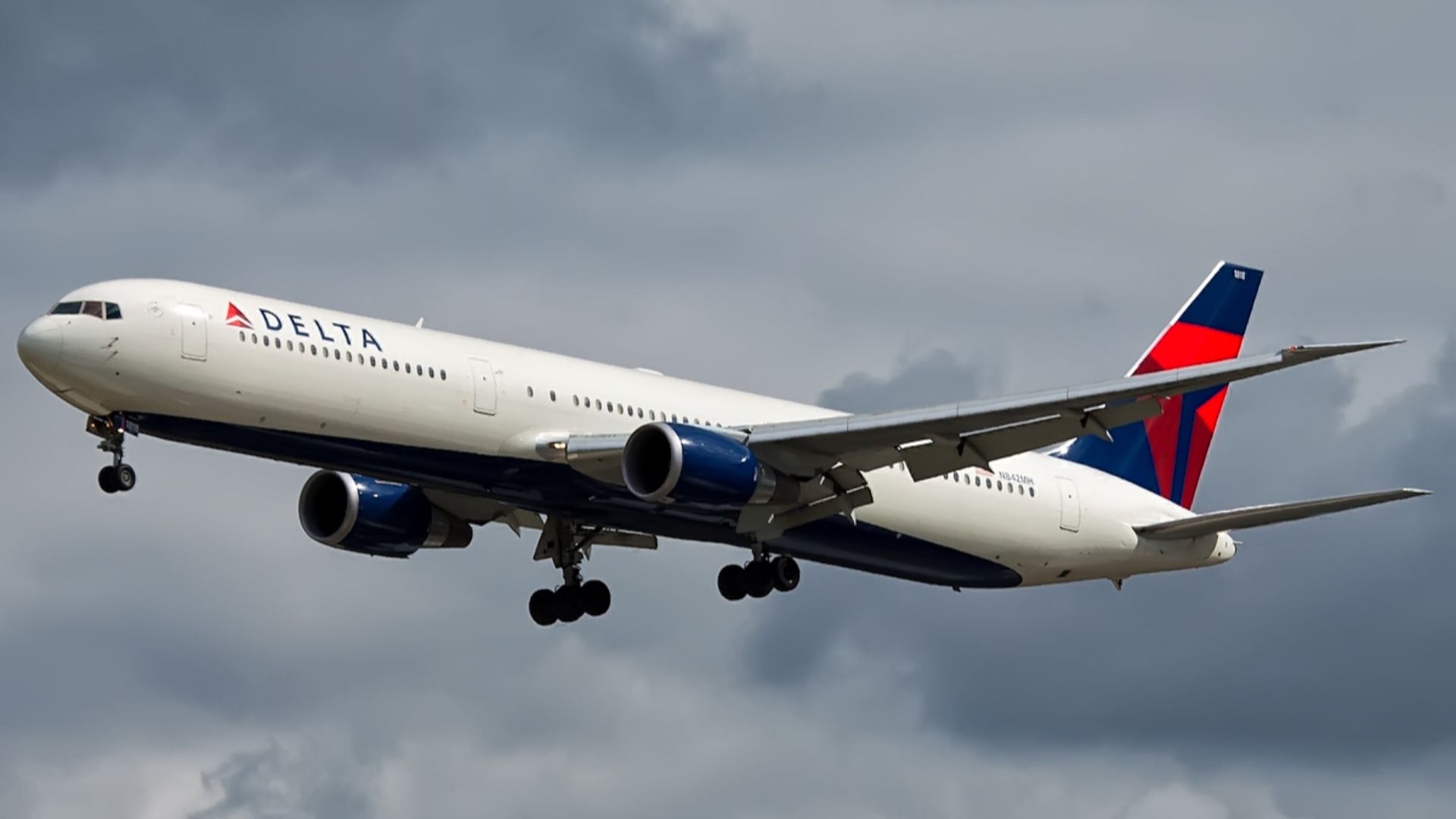 File:Delta Air Lines B767-400ER N842MH LHR.jpg