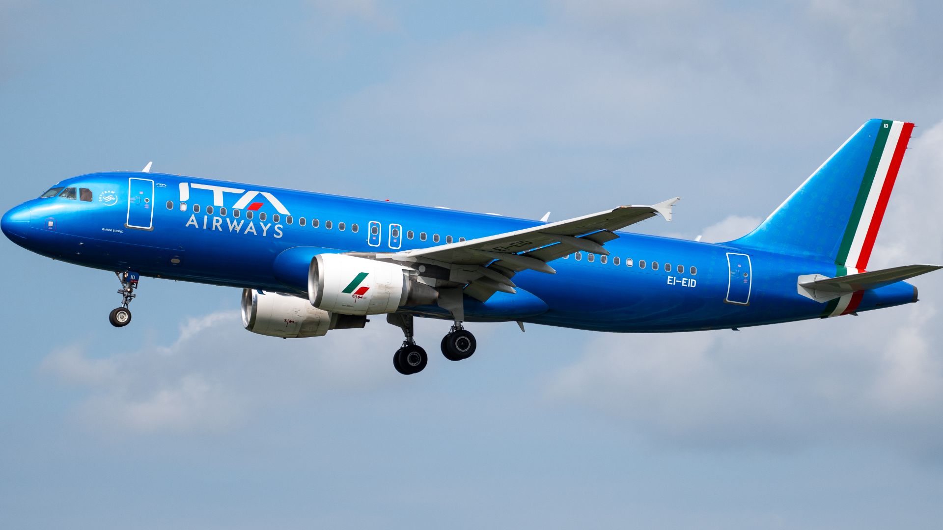 File:Hamburg Airport ITA Airways Airbus A320-216 EI-EID (DSC08857).jpg