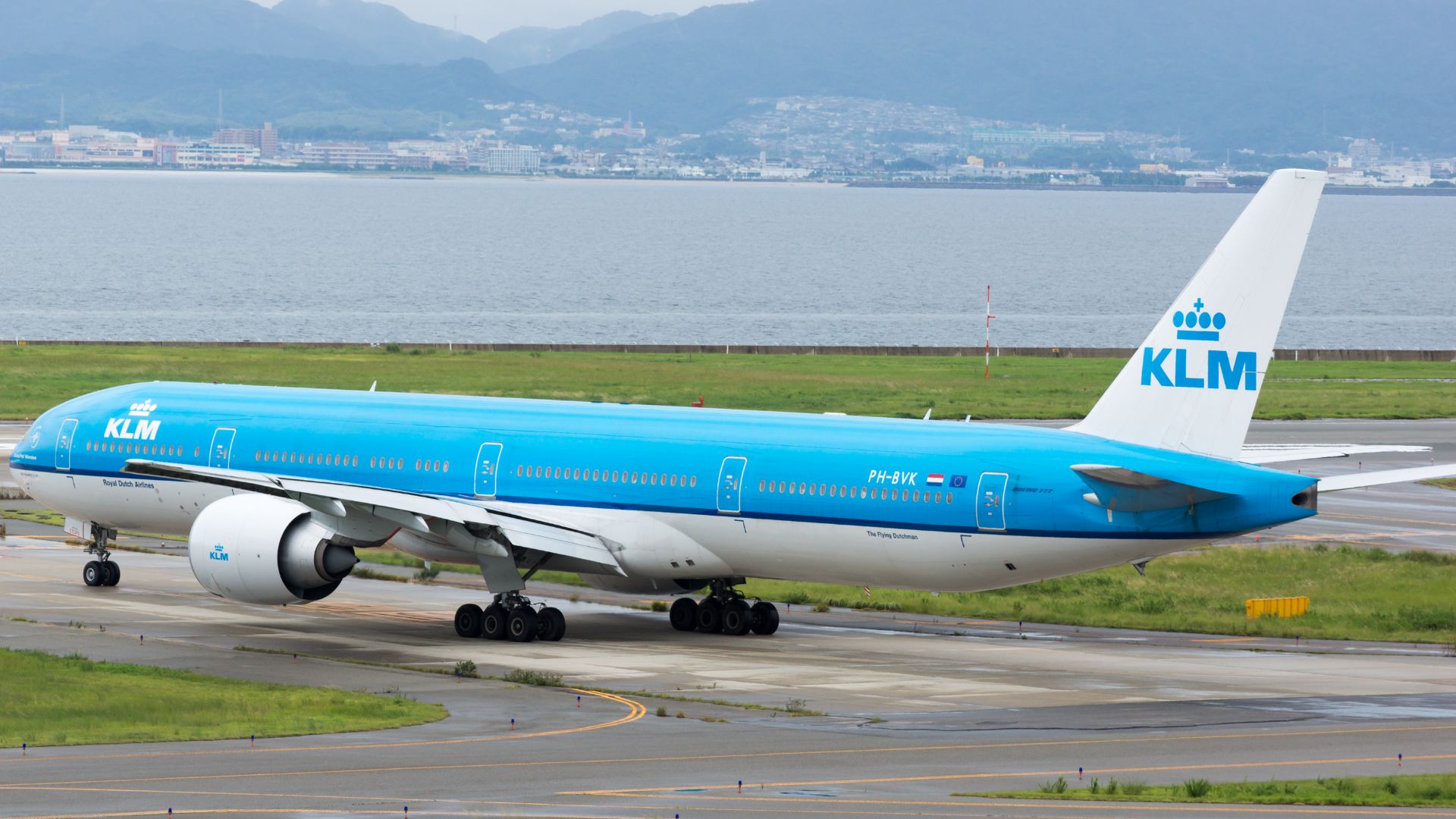 File:KLM Royal Dutch Airlines, B777-300, PH-BVK (20868751400).jpg