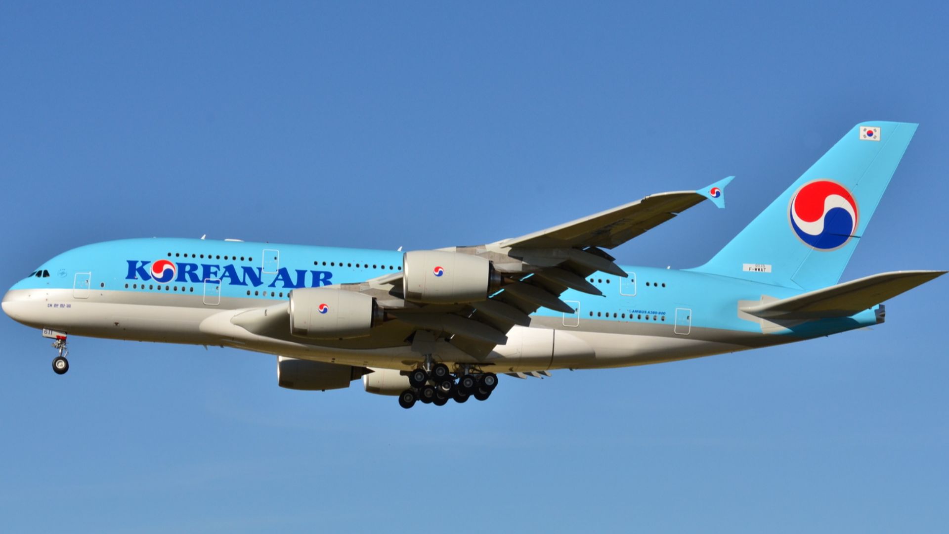 File:Airbus A380-800 Korean Air (KAL) F-WWAT - MSN 035 - Will be HL7611 (5752175484).jpg