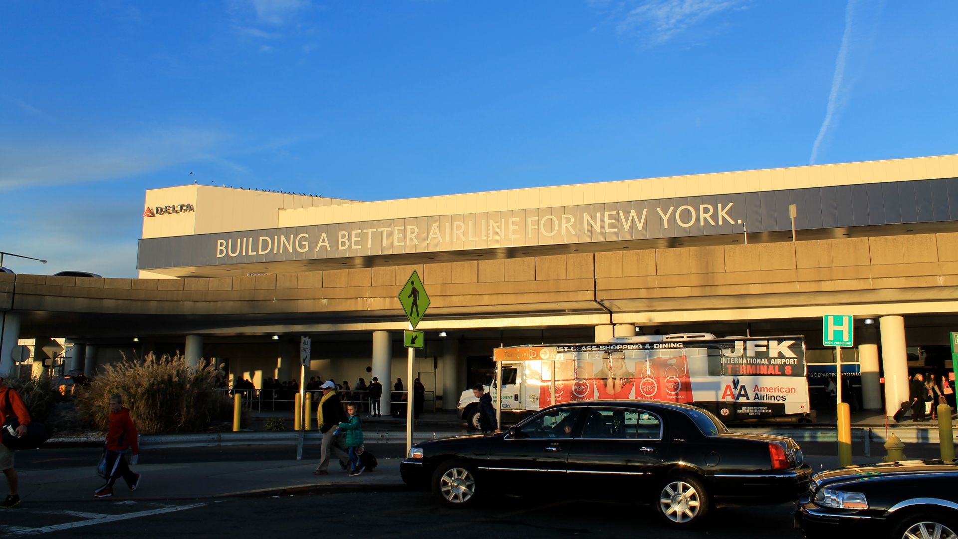 File:LaGuardia Airport - panoramio (3).jpg