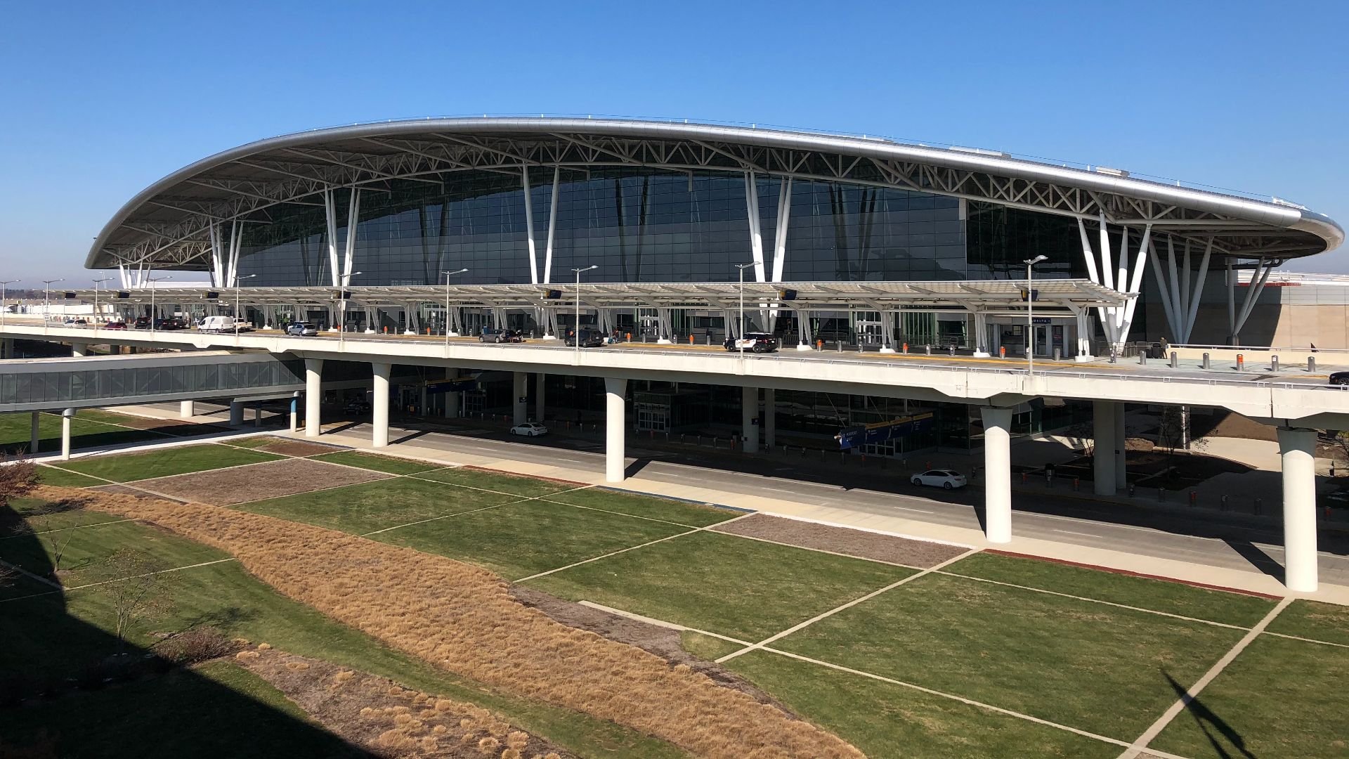 File:Indianapolis International Airport Colonel H. Weir Cook Terminal.jpg