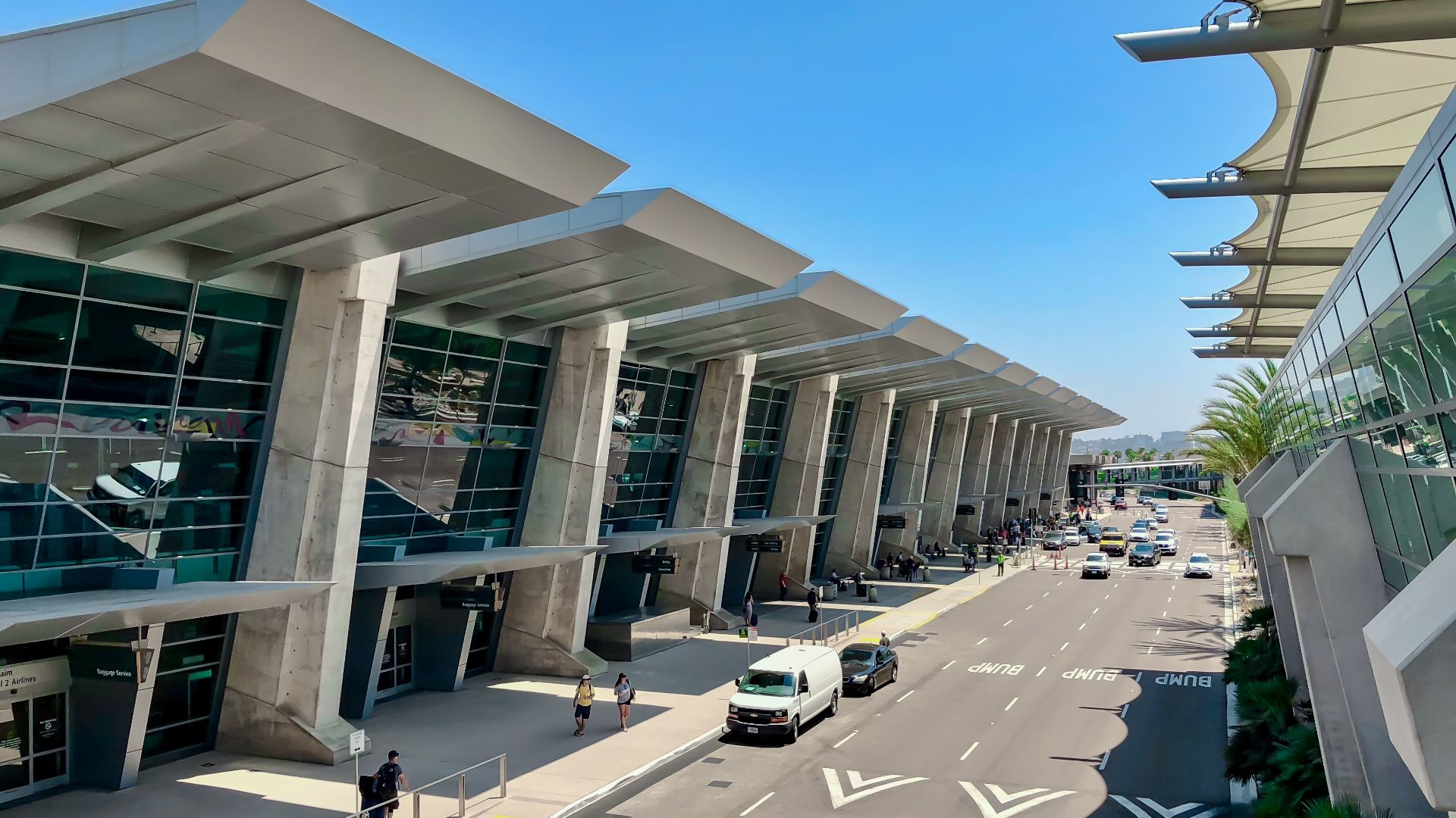 File:San Diego International Airport (KSAN) Terminal 2 (upper deck) - August 2018.jpg